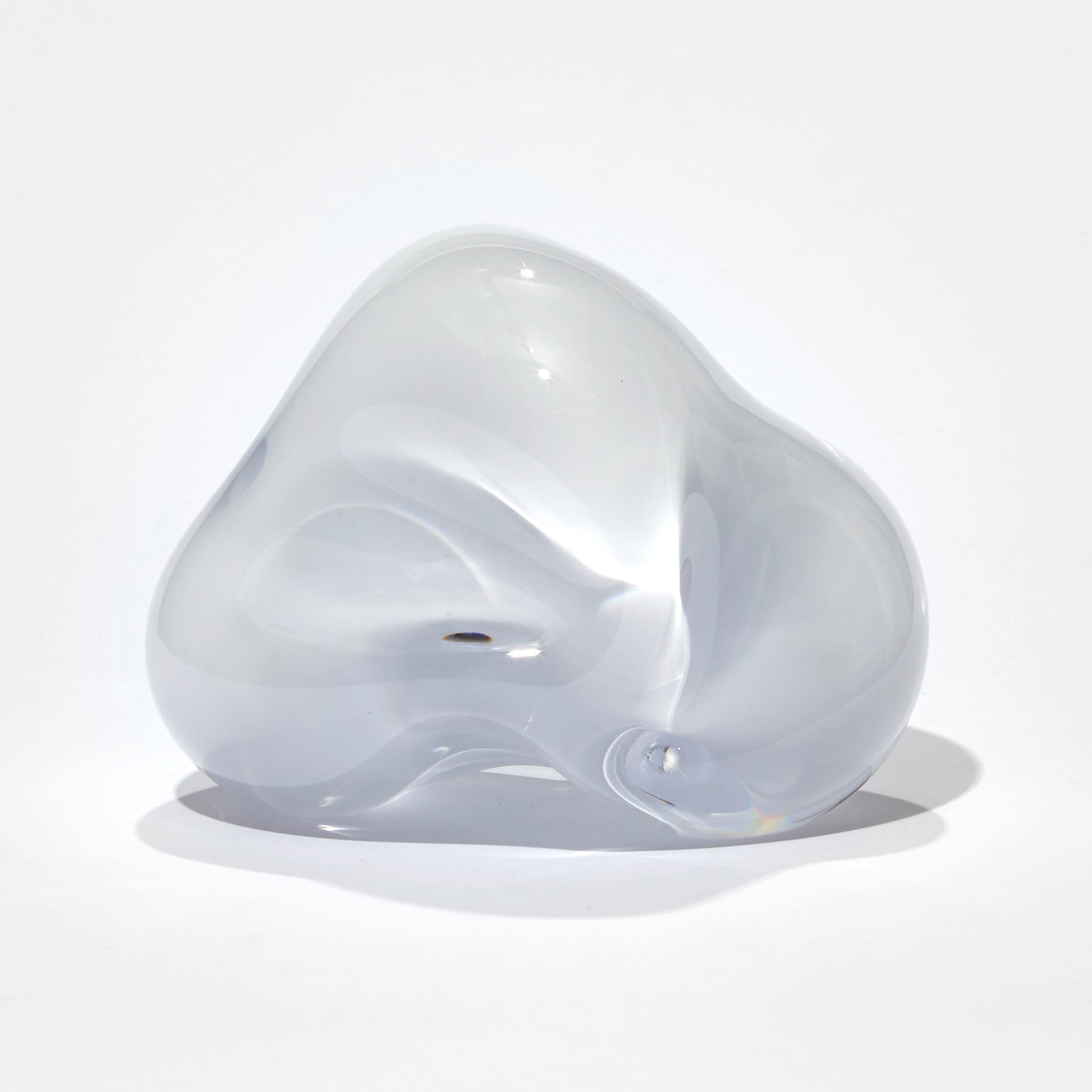 Ice Vug in Lila, einzigartige weiße und lila Glasskulptur von Samantha Donaldson (Organische Moderne) im Angebot