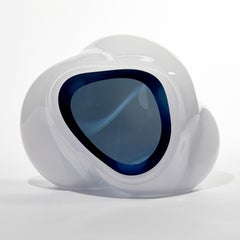 Vaso de hielo en turquesa I, una escultura de vidrio única de Samantha Donaldson