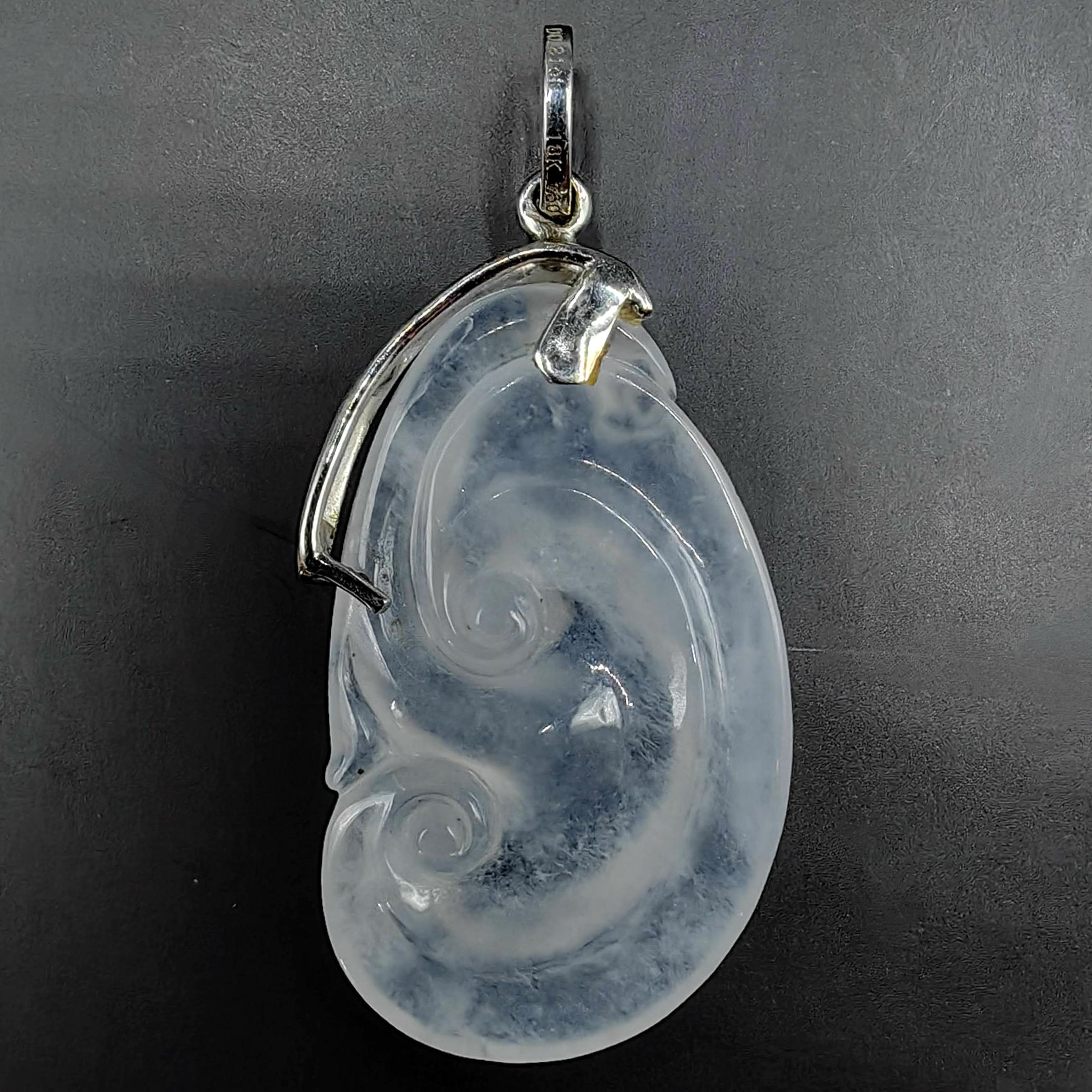 Ciondolo di giada traslucida bianco ghiaccio con diamante Ruyi in oro bianco 18 carati in vendita 6