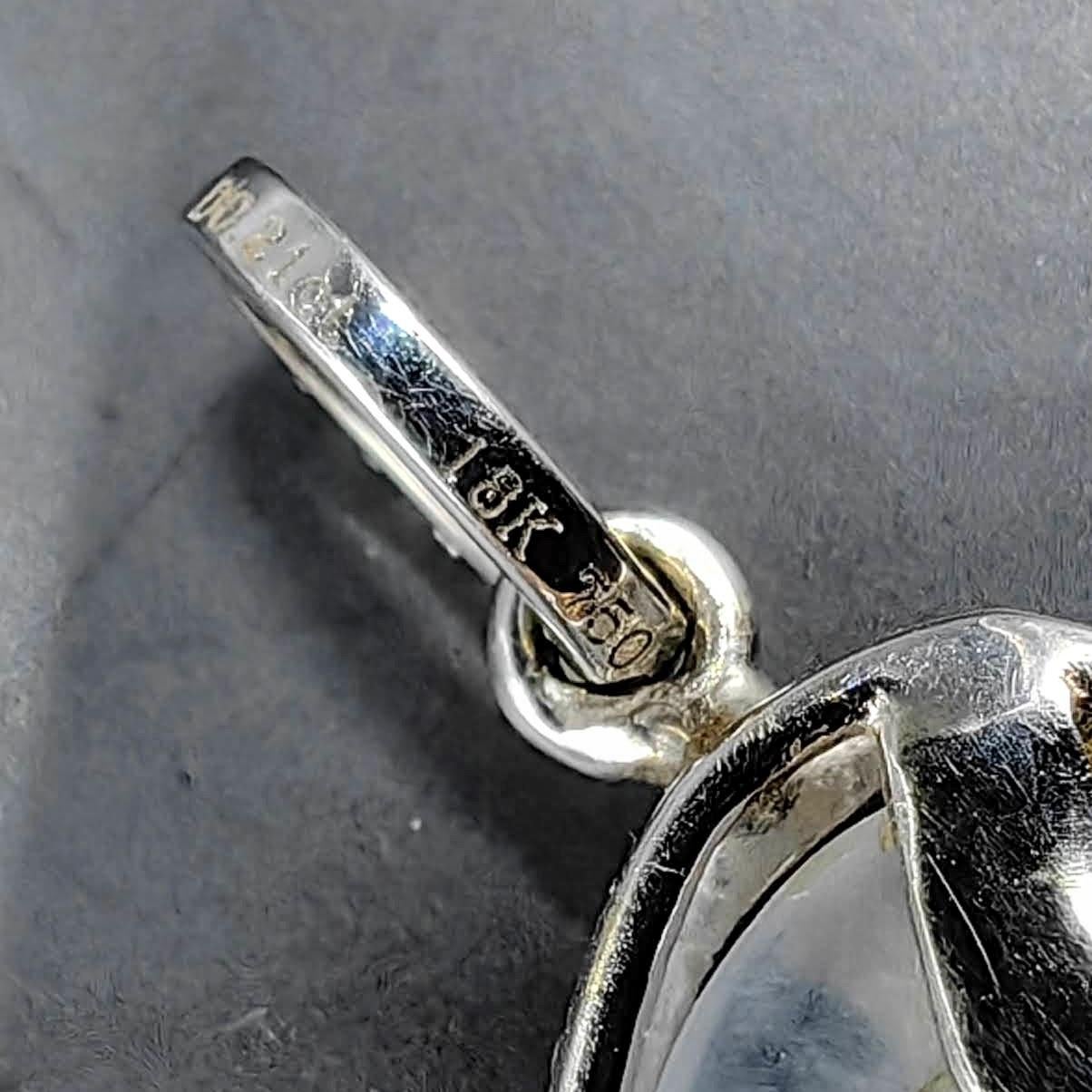 Ciondolo di giada traslucida bianco ghiaccio con diamante Ruyi in oro bianco 18 carati in vendita 8