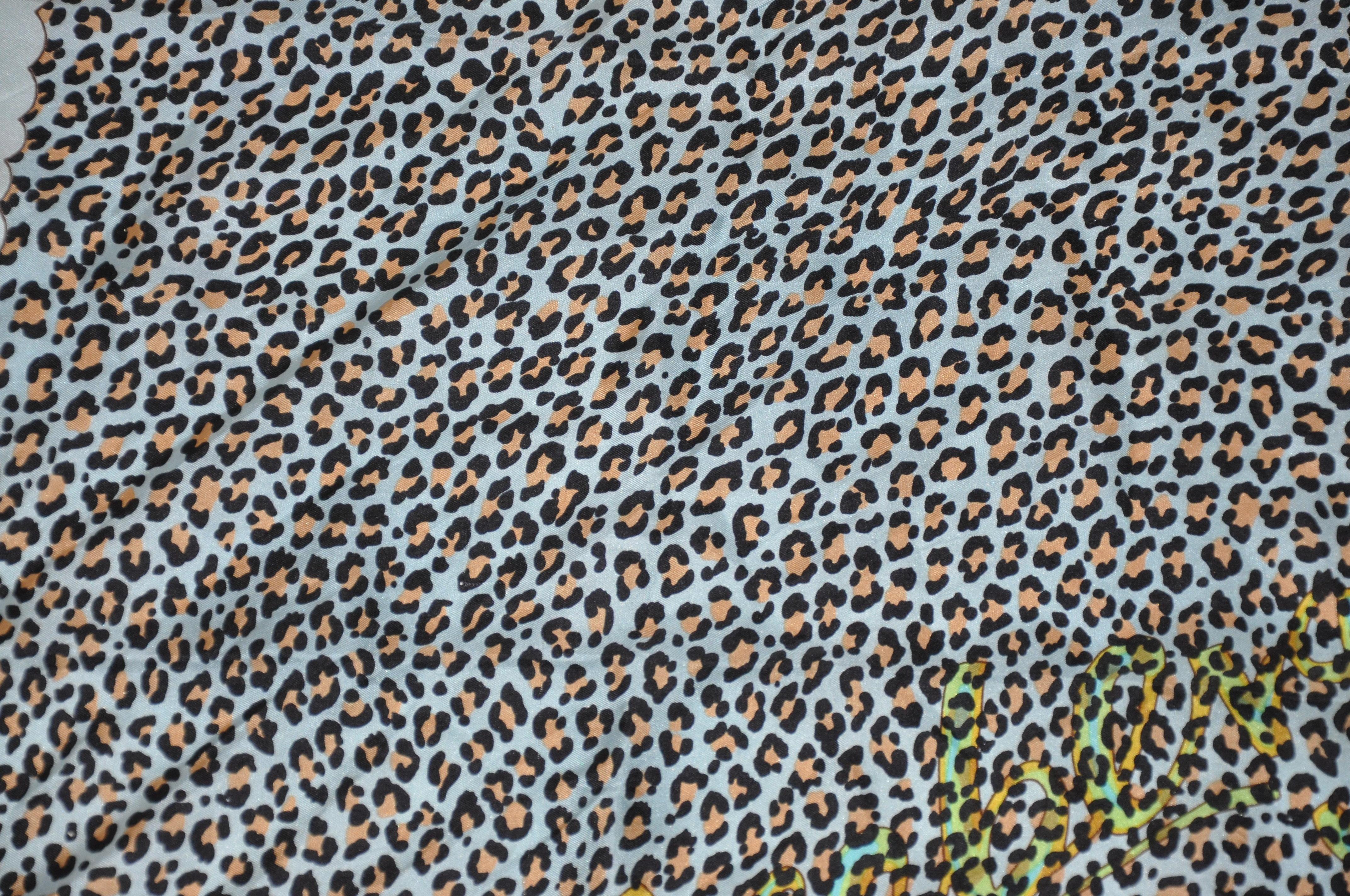Iceberg-Eisstein  Seidenschal „Leopard & Floral“ in Blautönen im Zustand „Gut“ im Angebot in New York, NY