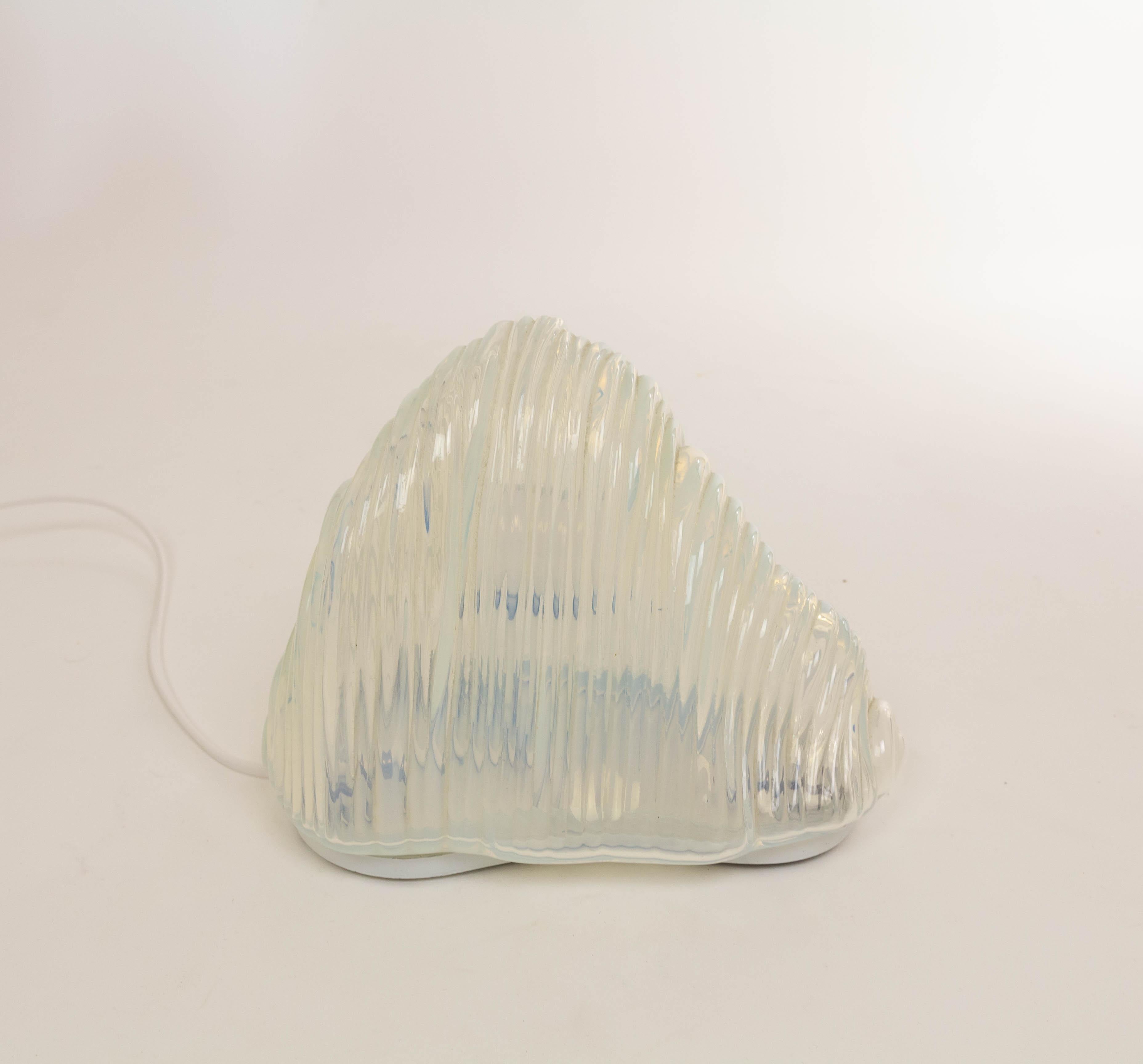 Iceberg Table Lamp by Carlo Nason for A.V. Mazzega, 1960s In Good Condition For Sale In Rotterdam, NL