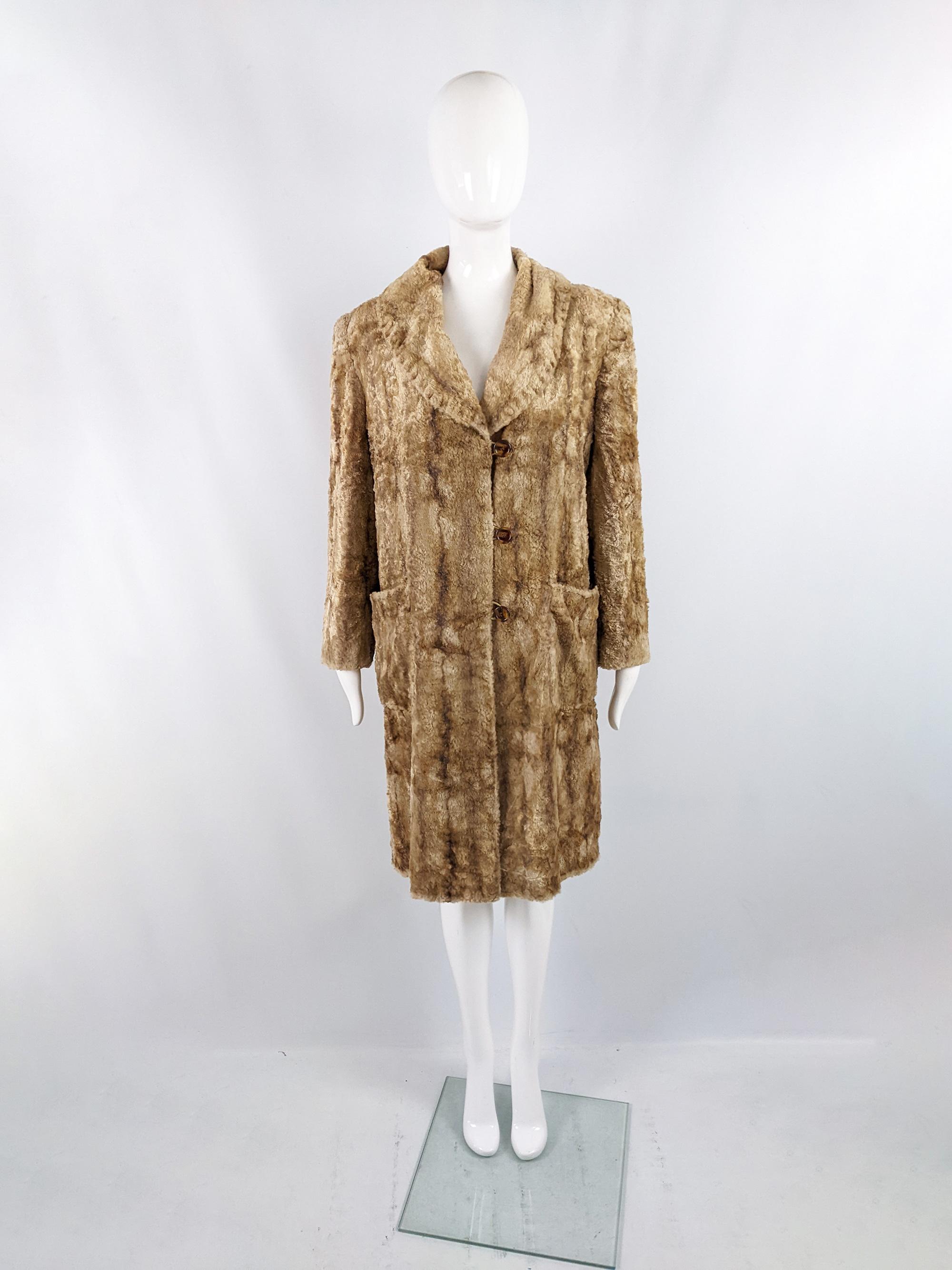 Talla: Marcado vintage it 42 pero esto da un ajuste sobredimensionado y mide más como un moderno UK 14/ US 10/ EU 42. Por favor, compruebe las medidas.
Pecho - 42