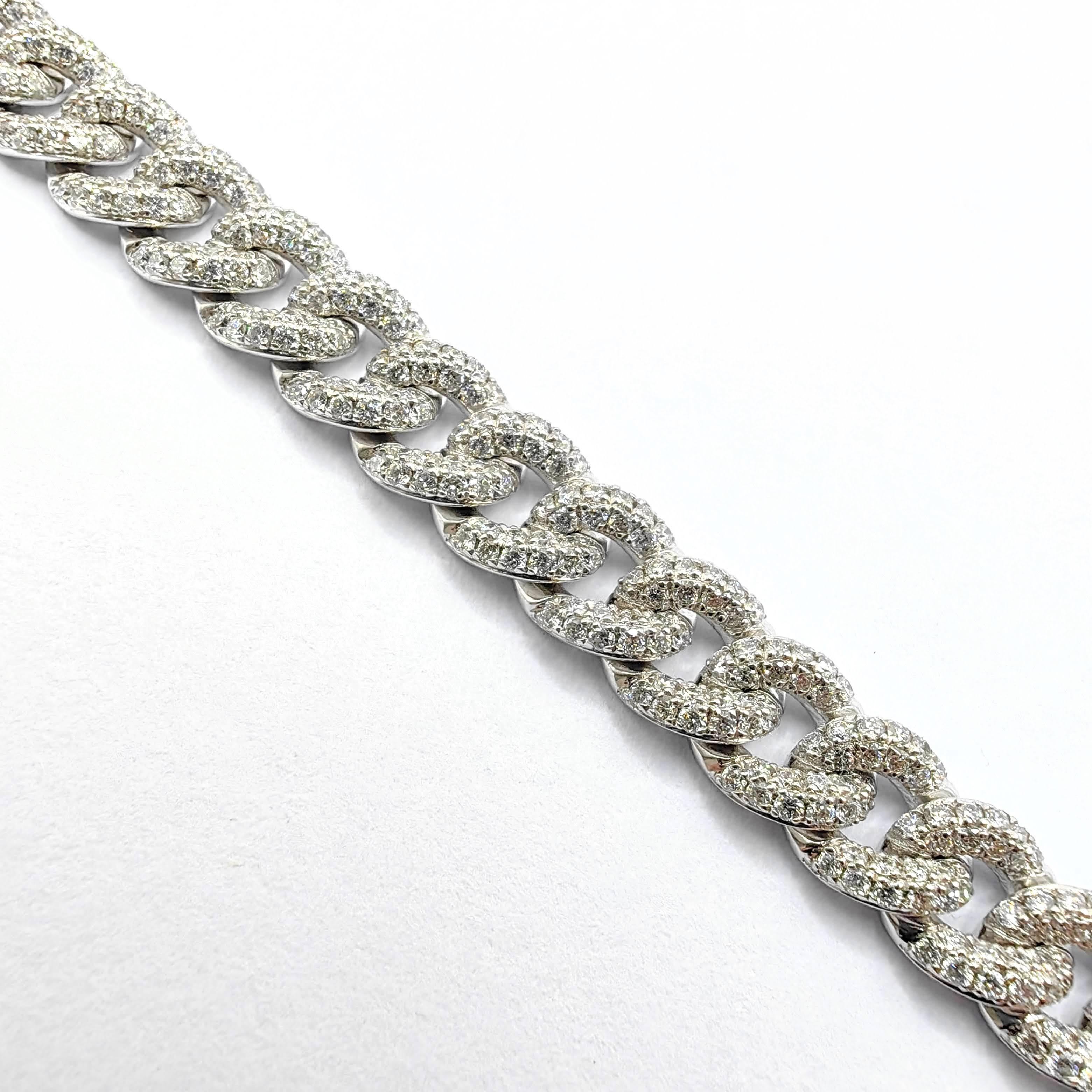 Pulsera con cadena de eslabones cubana en oro blanco de 18 quilates con incrustaciones de diamantes helados en Nuevo estado para la venta en Wan Chai District, HK