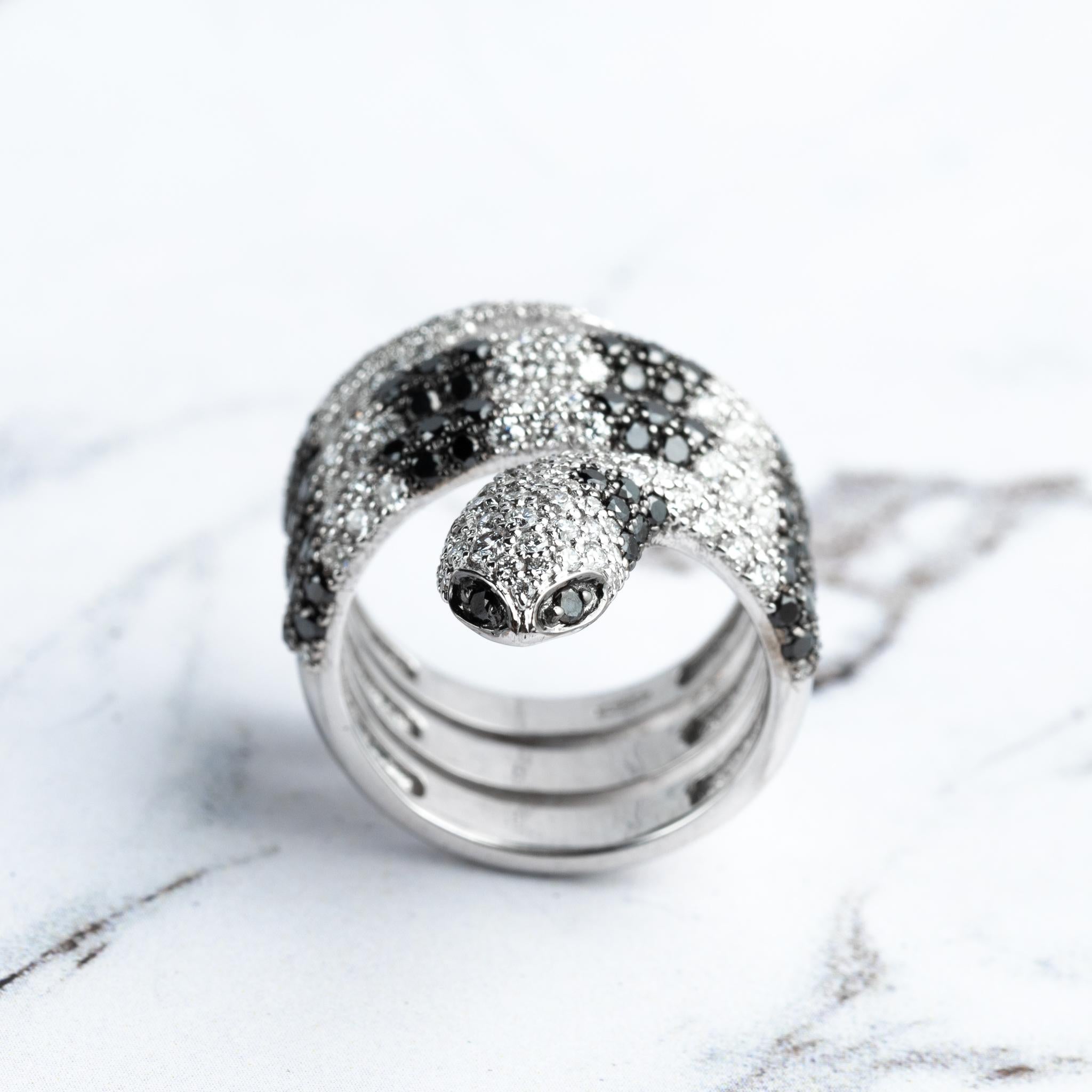 Iced out Diamant Pave Schlangenring aus 18k Massivgold einzigartiger Ring im Angebot 7