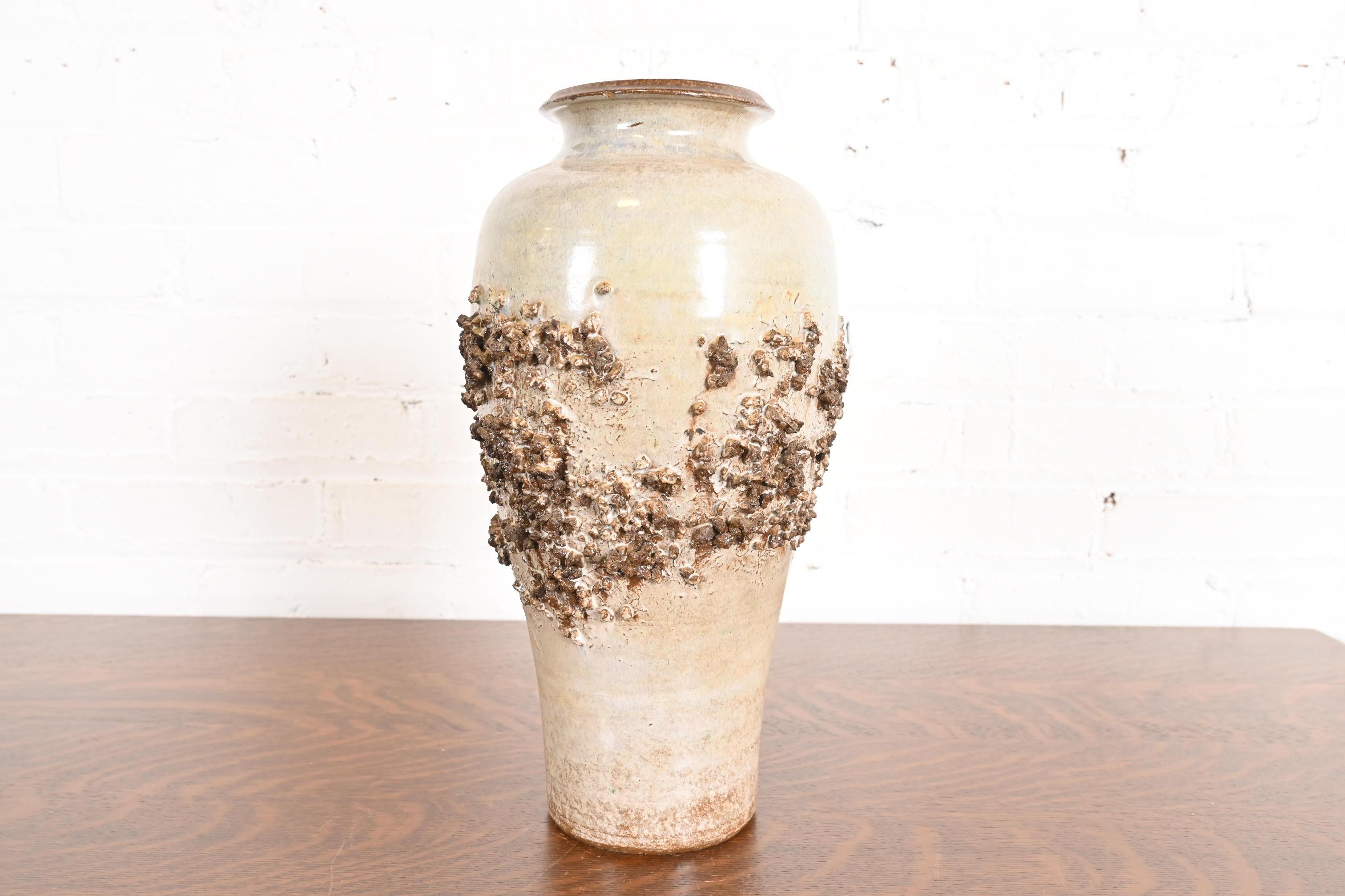 Uno splendido vaso in ceramica 