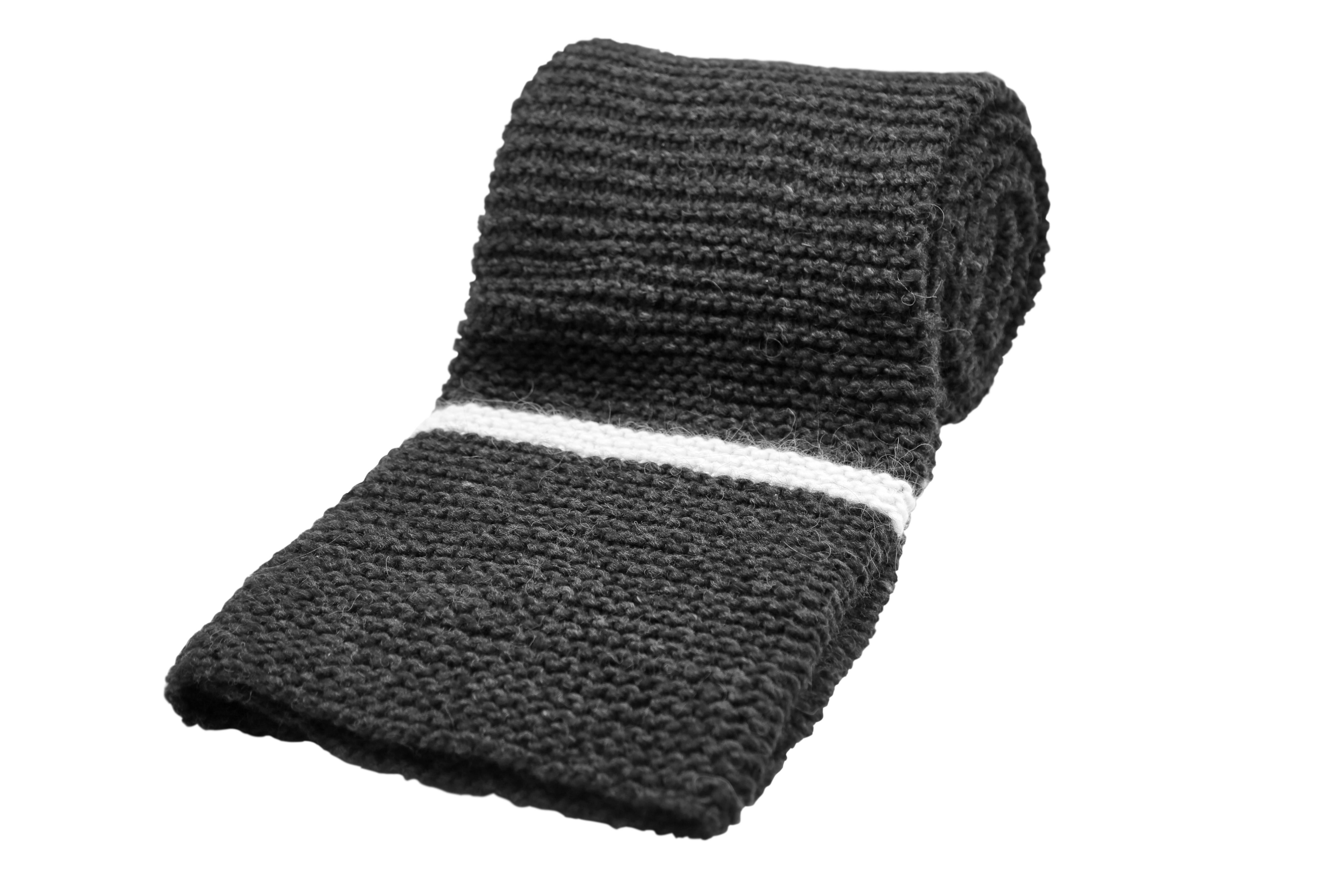 Scandinavian Modern Icelandic Pure New Wool Blanket Krafla Hand Knitted For Sale