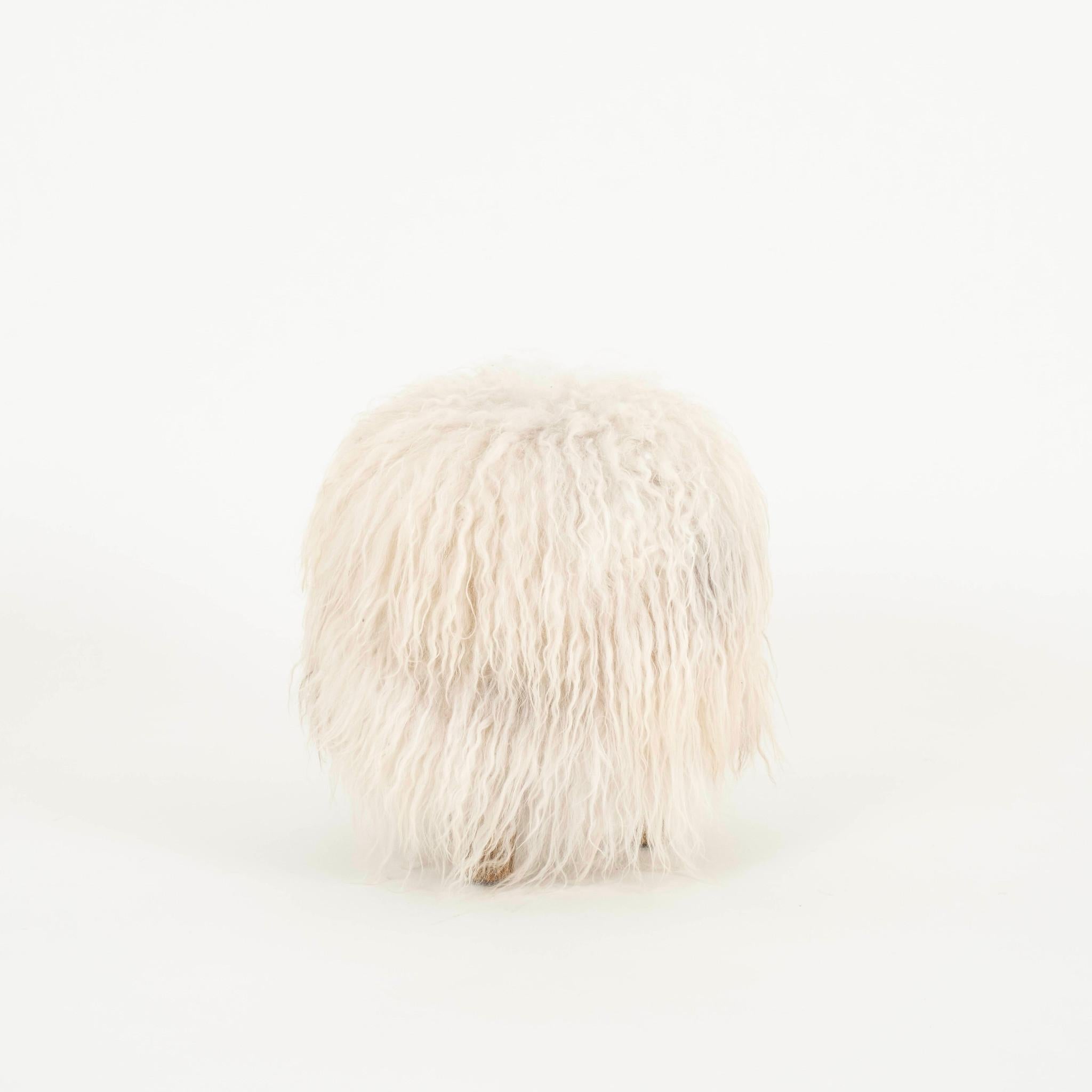 Isländisches Schafsfell Vergoldeter Branch Hocker (21. Jahrhundert und zeitgenössisch) im Angebot