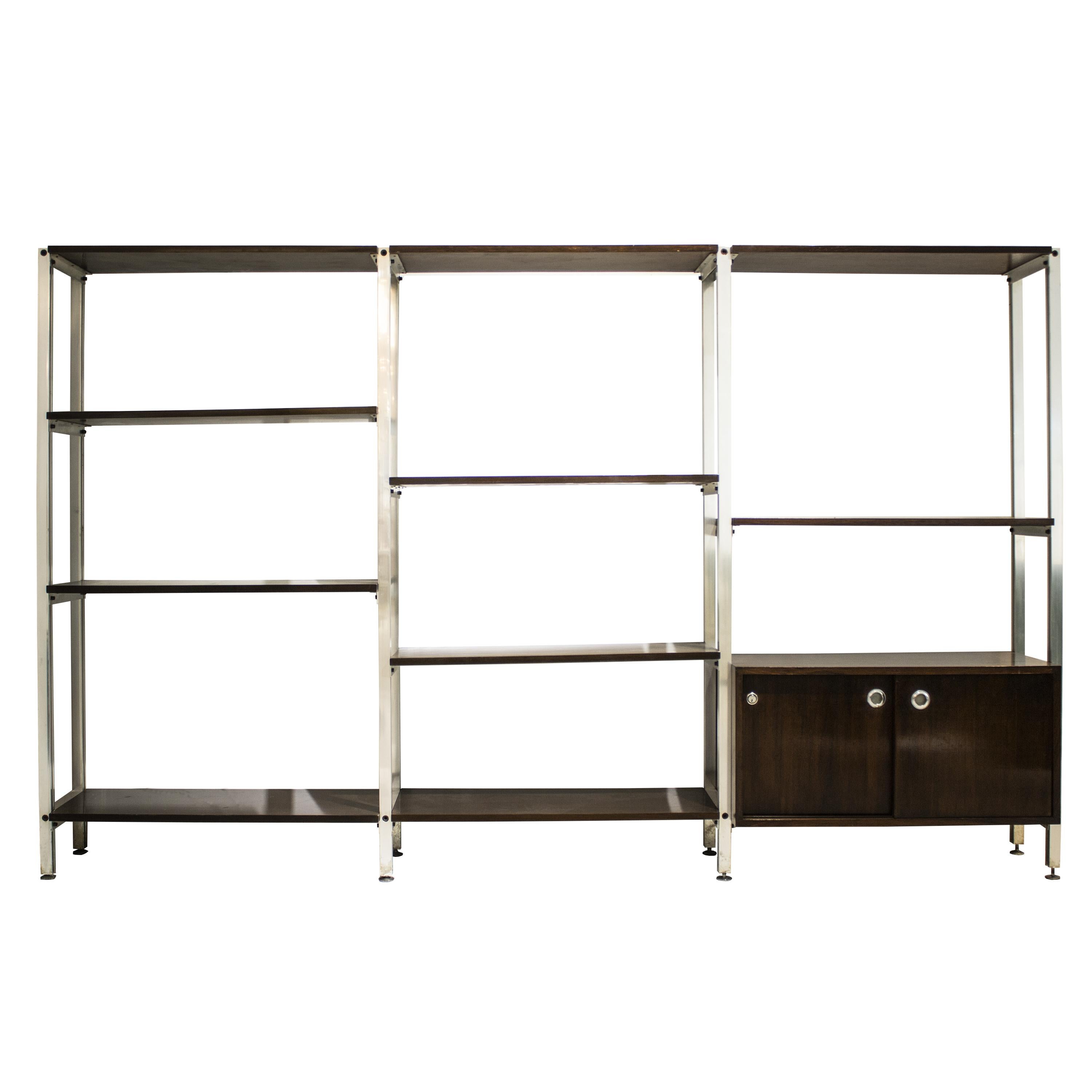 Office modular shelf edited by ICF Padova in the 1970s. Is composed of 3 modules with height adjustable steel structure, with teak shelves and one storage module with sliding doors.