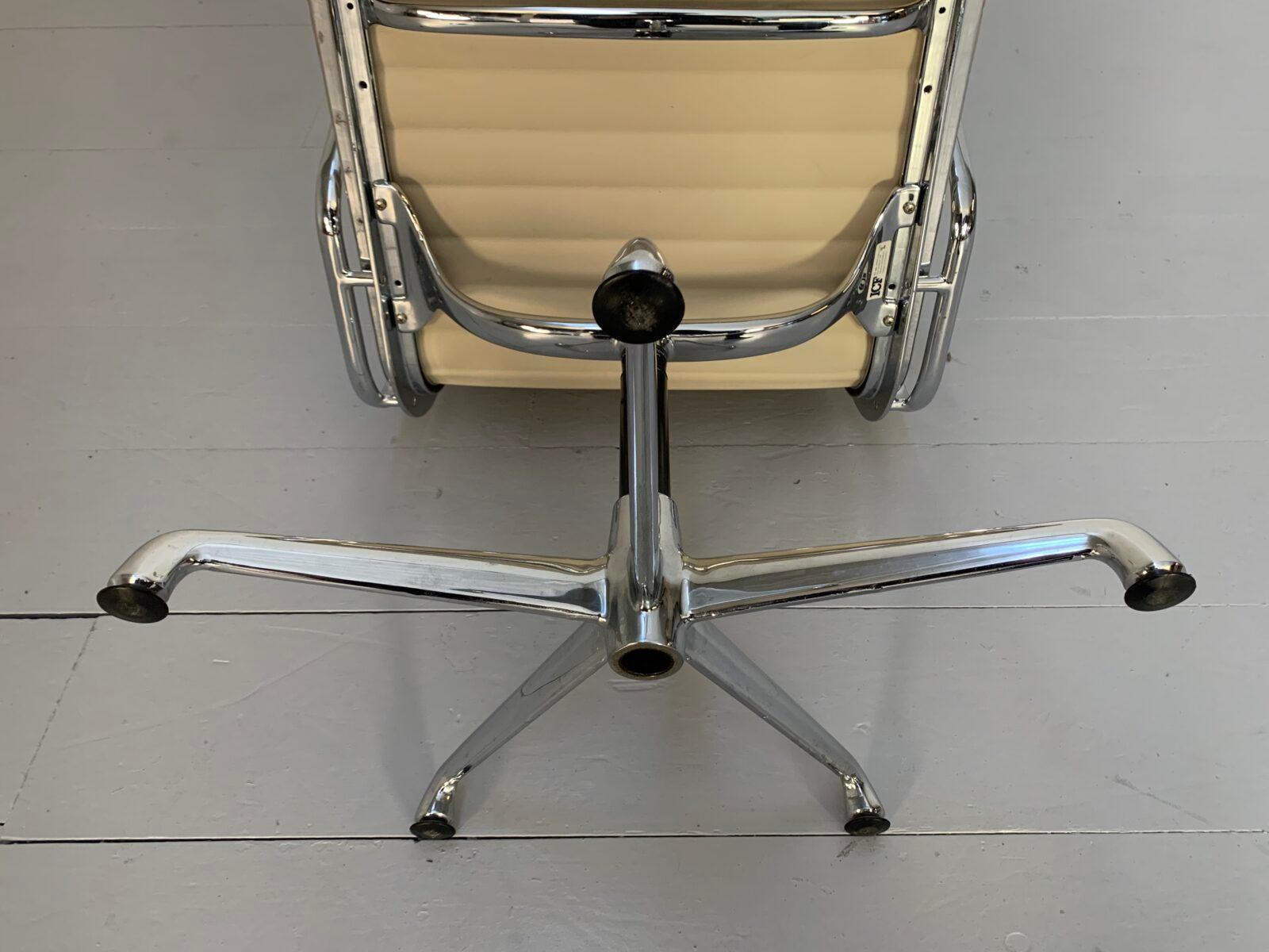 ICF Vitra Silla Eames 