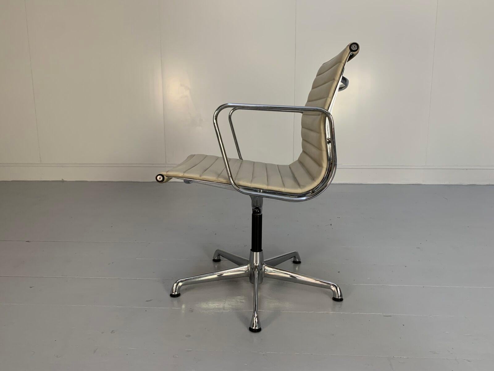 ICF Vitra Silla Eames 