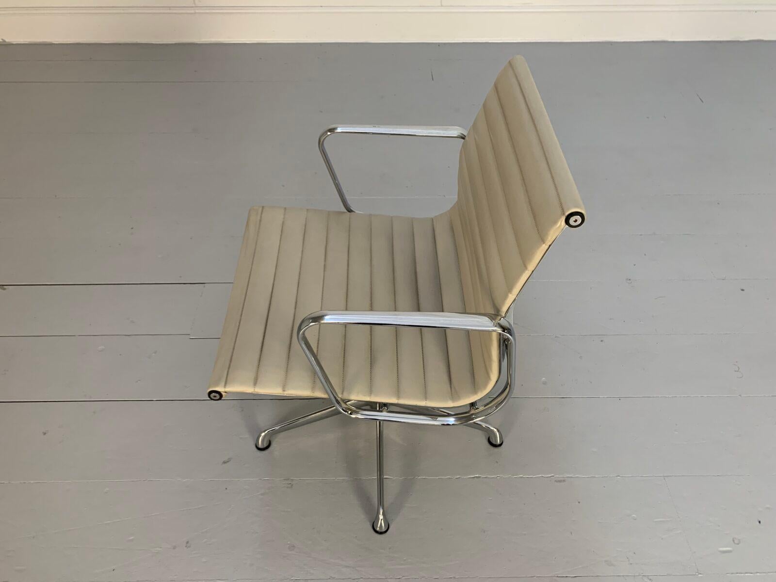 ICF Vitra Silla Eames 