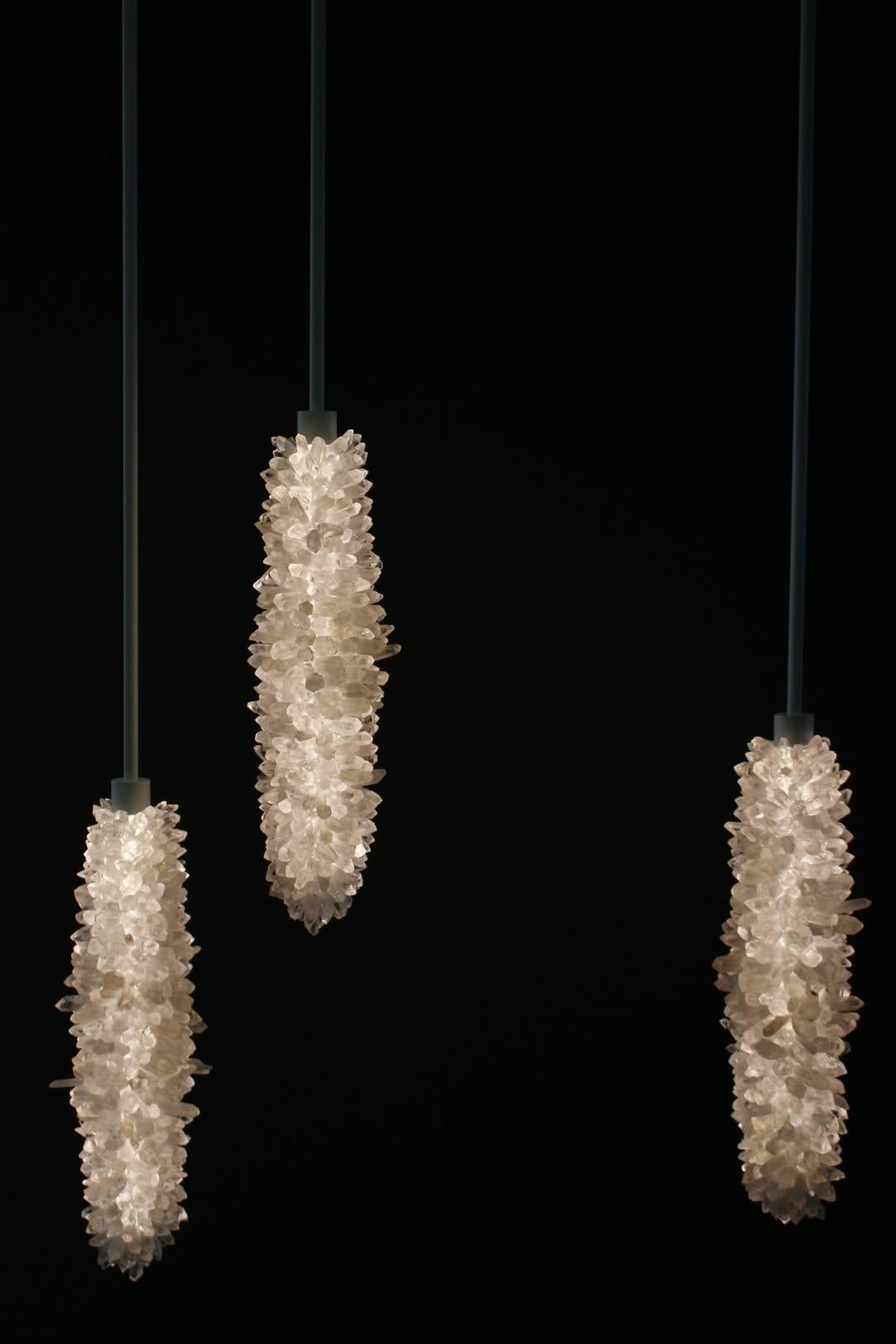 Lampe à suspension en cristal naturel non taillé en forme de glaçon 45 de Christopher Boots en vente 6