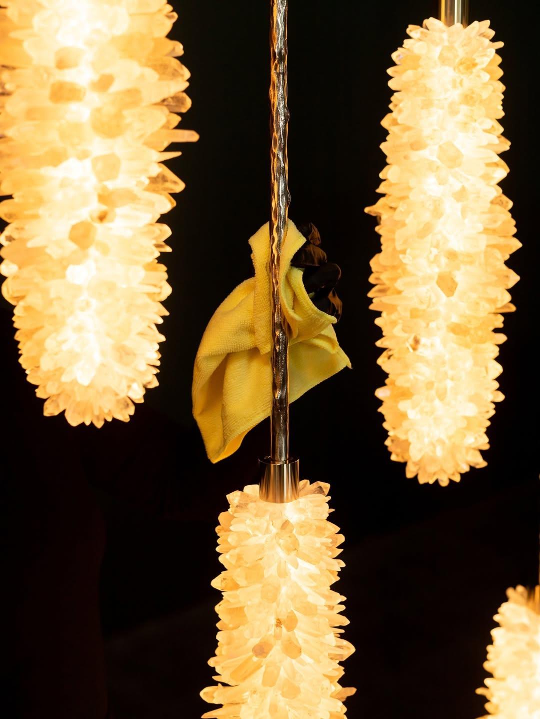 Lampe à suspension en cristal naturel non taillé en forme de glaçon 45 de Christopher Boots en vente 8