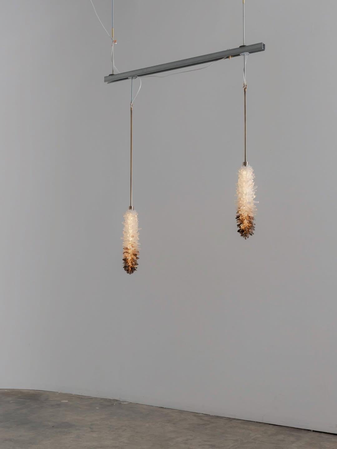 Lampe à suspension en cristal naturel non taillé en forme de glaçon 45 de Christopher Boots en vente 11