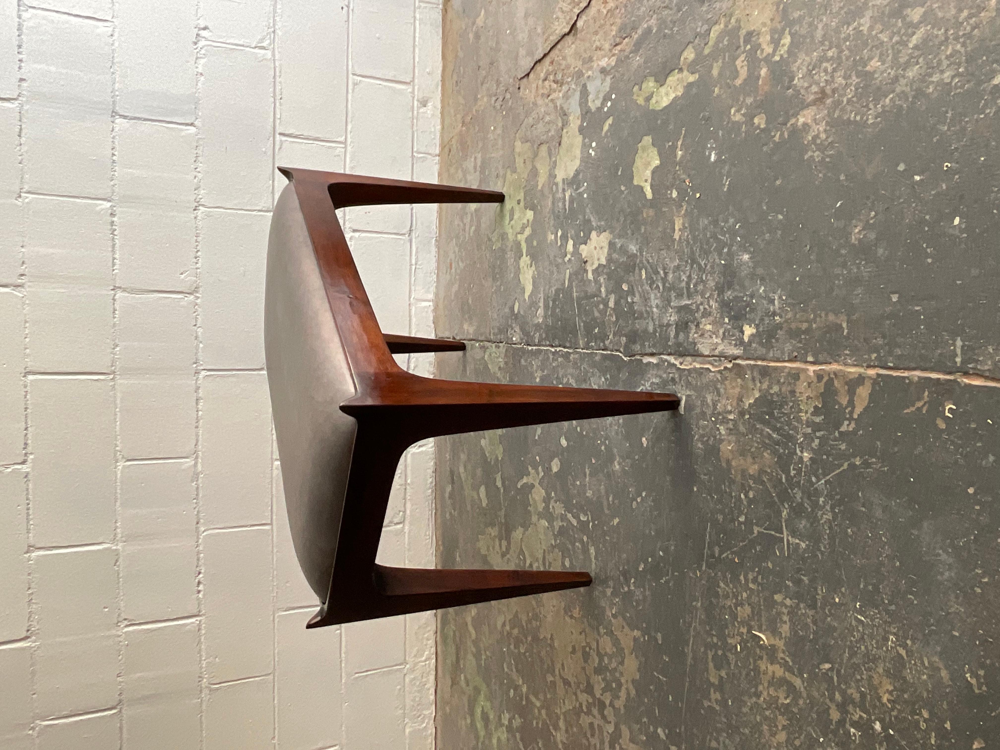 “Ico” Bench in Walnut & Leather by Montaperto Studios, 2023 In Excellent Condition For Sale In Brooklyn, NY
