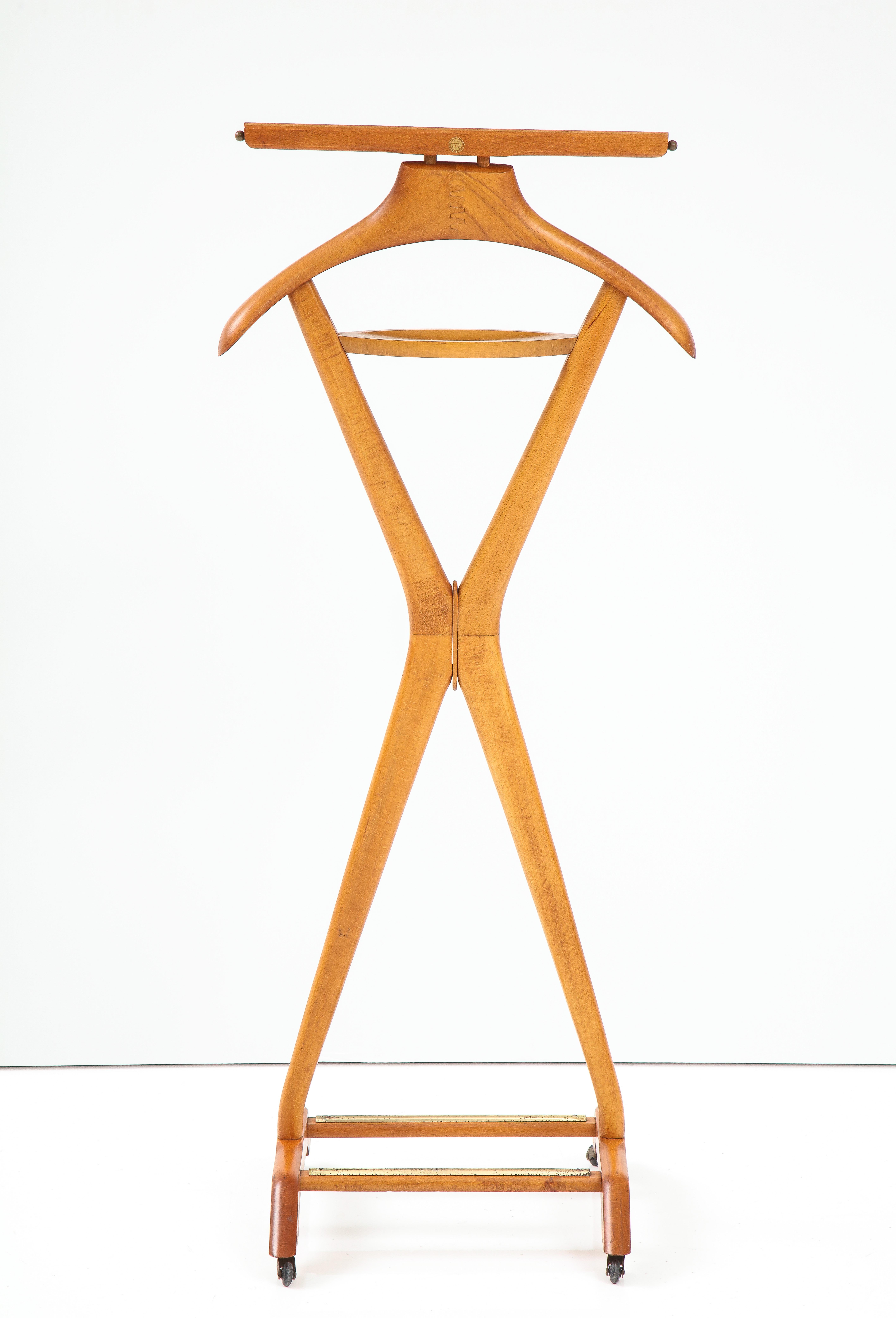 Stunning 1950's sculptural mahogany and brass valet stand designed by Ico & Luisa Parisi for Fratelli Reguitti, in vintage original condition with minor wear and patina due to age and use.