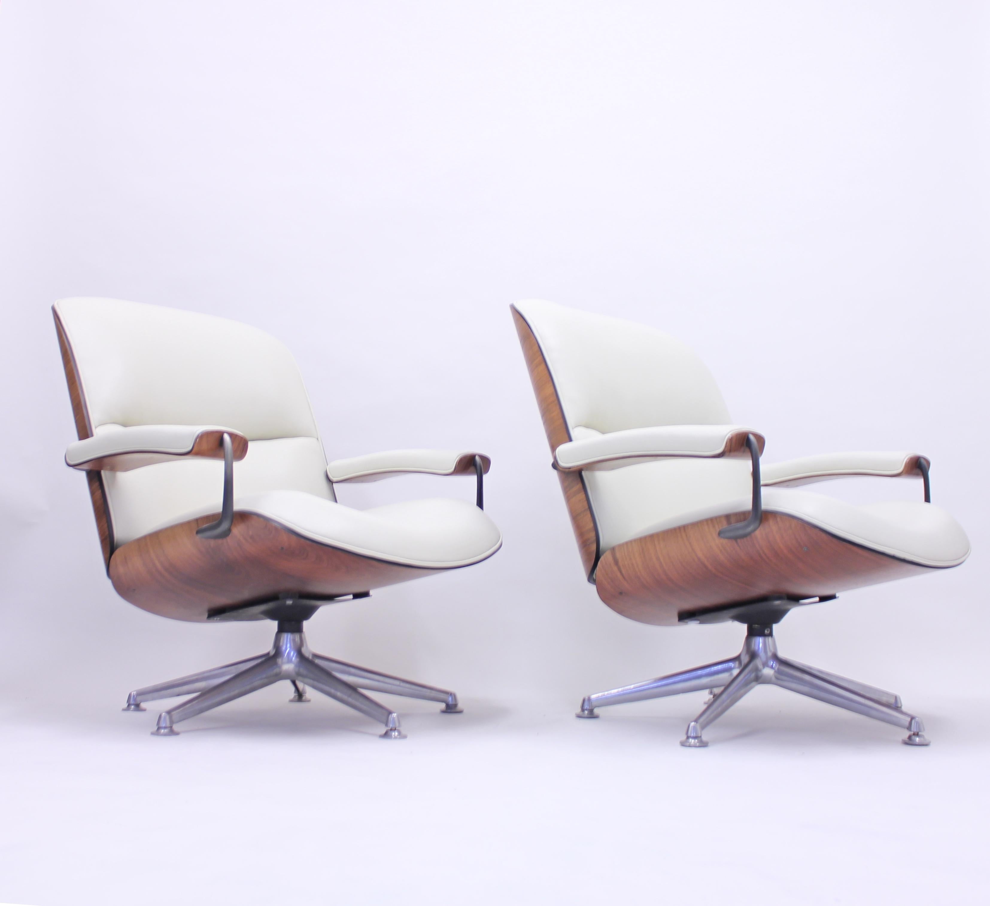 Pair of swivel lounge chairs designed by husband and wife team Ico & Luisa Parisi for MIM Roma in the 1950s. In this series there are also taller and smaller desk chair but this is the more rare long chair variation. Newly upholstered in white