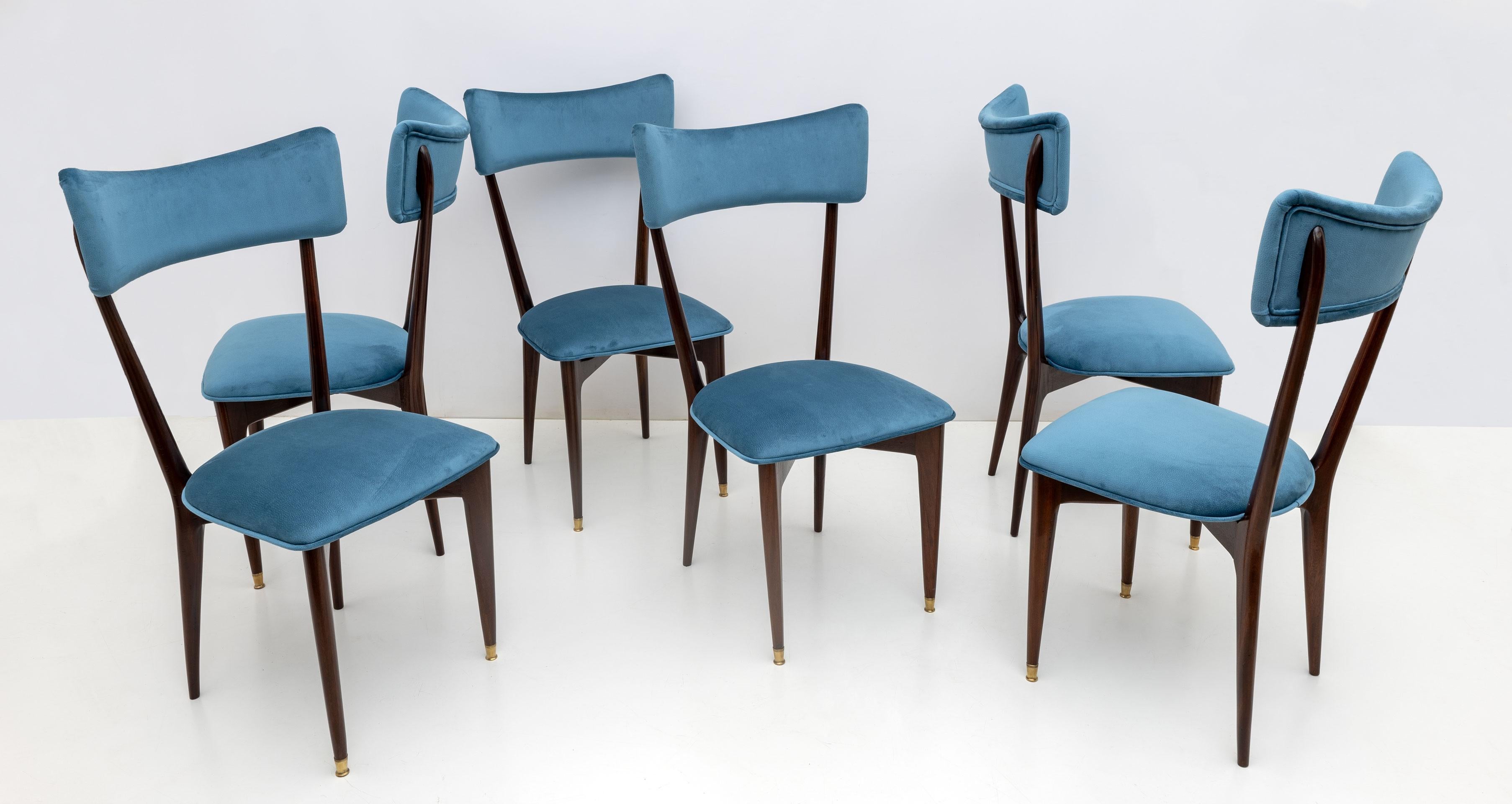 italien Rare ensemble de six chaises de salle à manger en velours de style mi-siècle moderne, Ico & Luisa Parisi, années 50 en vente