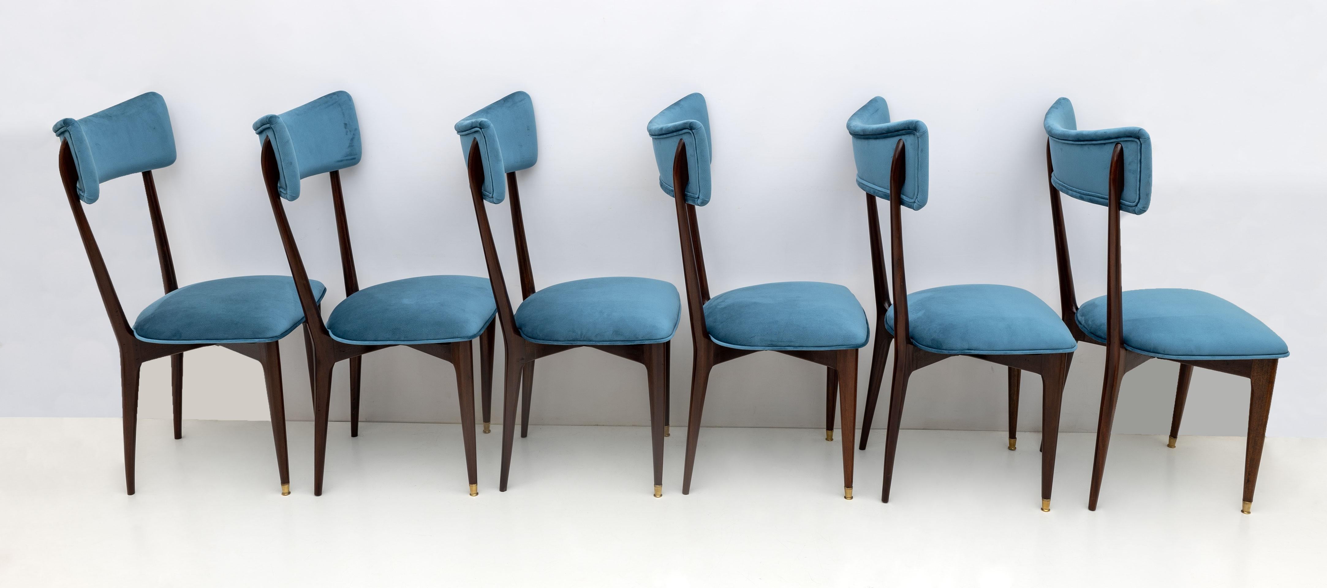 Milieu du XXe siècle Rare ensemble de six chaises de salle à manger en velours de style mi-siècle moderne, Ico & Luisa Parisi, années 50 en vente