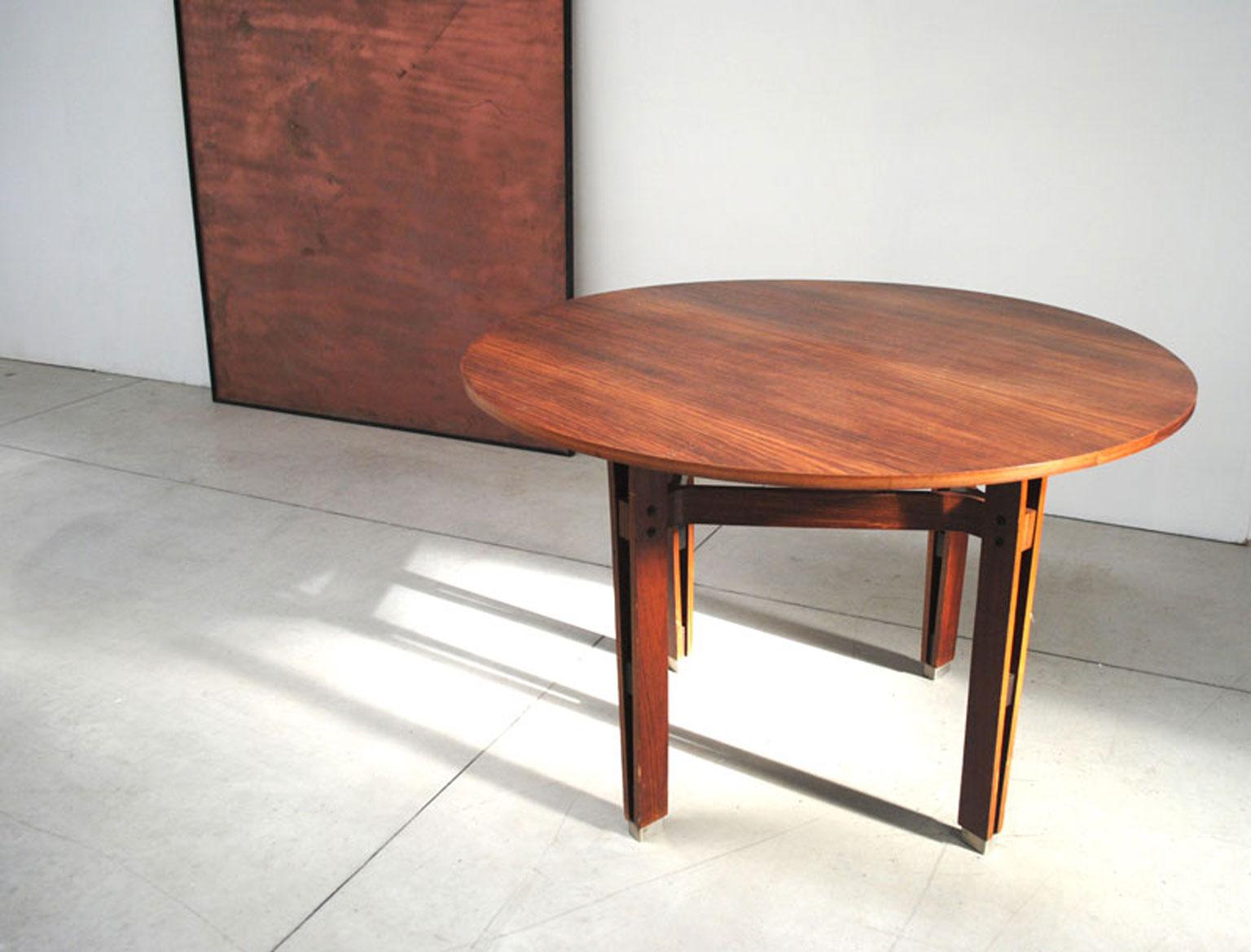 Vintage design.
Dining table ''Olbia'' designed by Ico Parisi and edited by MIM (Mobili Italiani Moderni). Whit rosewood top and curved supports ending on black feet.
Details.
  