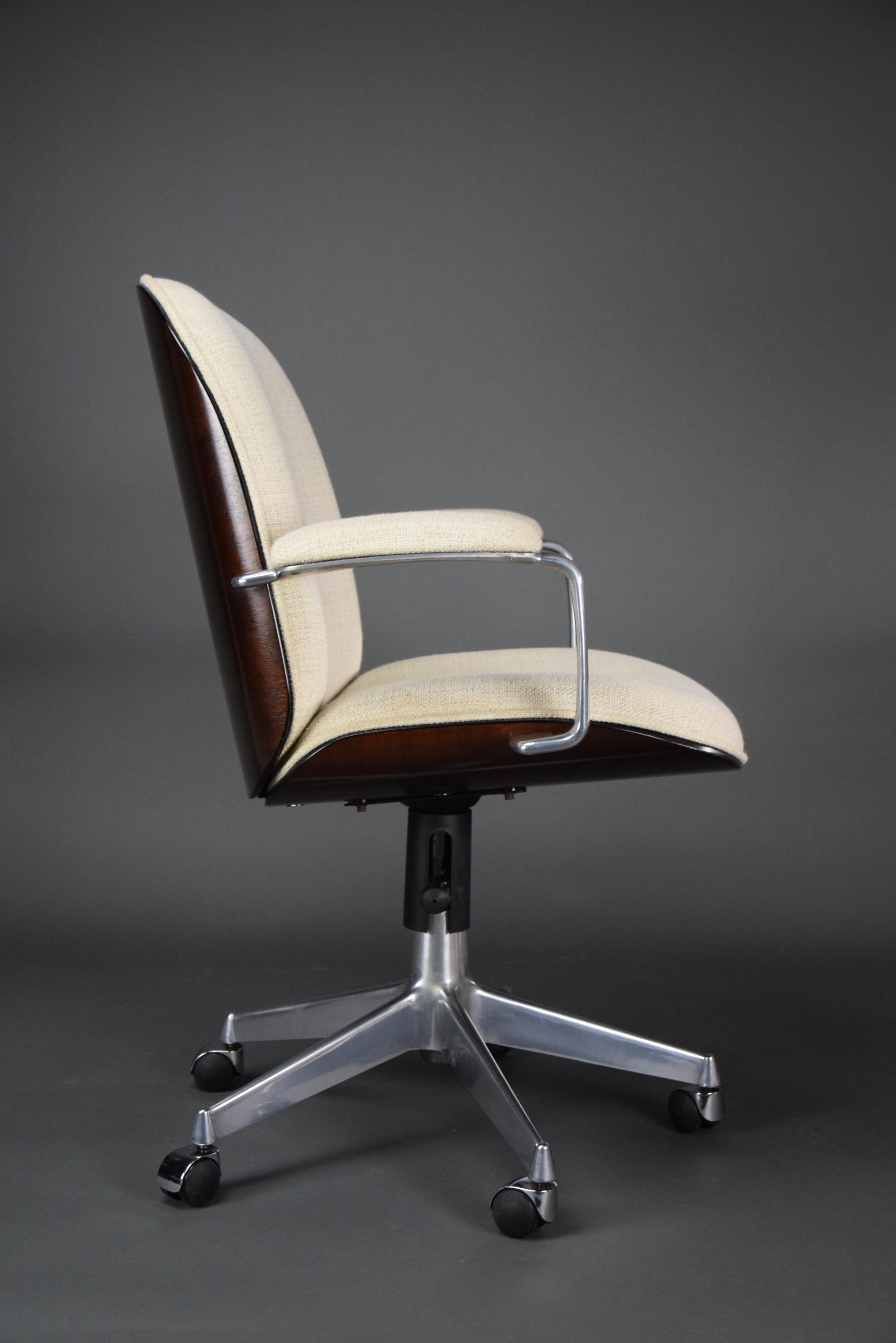 Ico Paris Executive Desk Chair for Mobli Italiani Moderni Rome For Sale 4