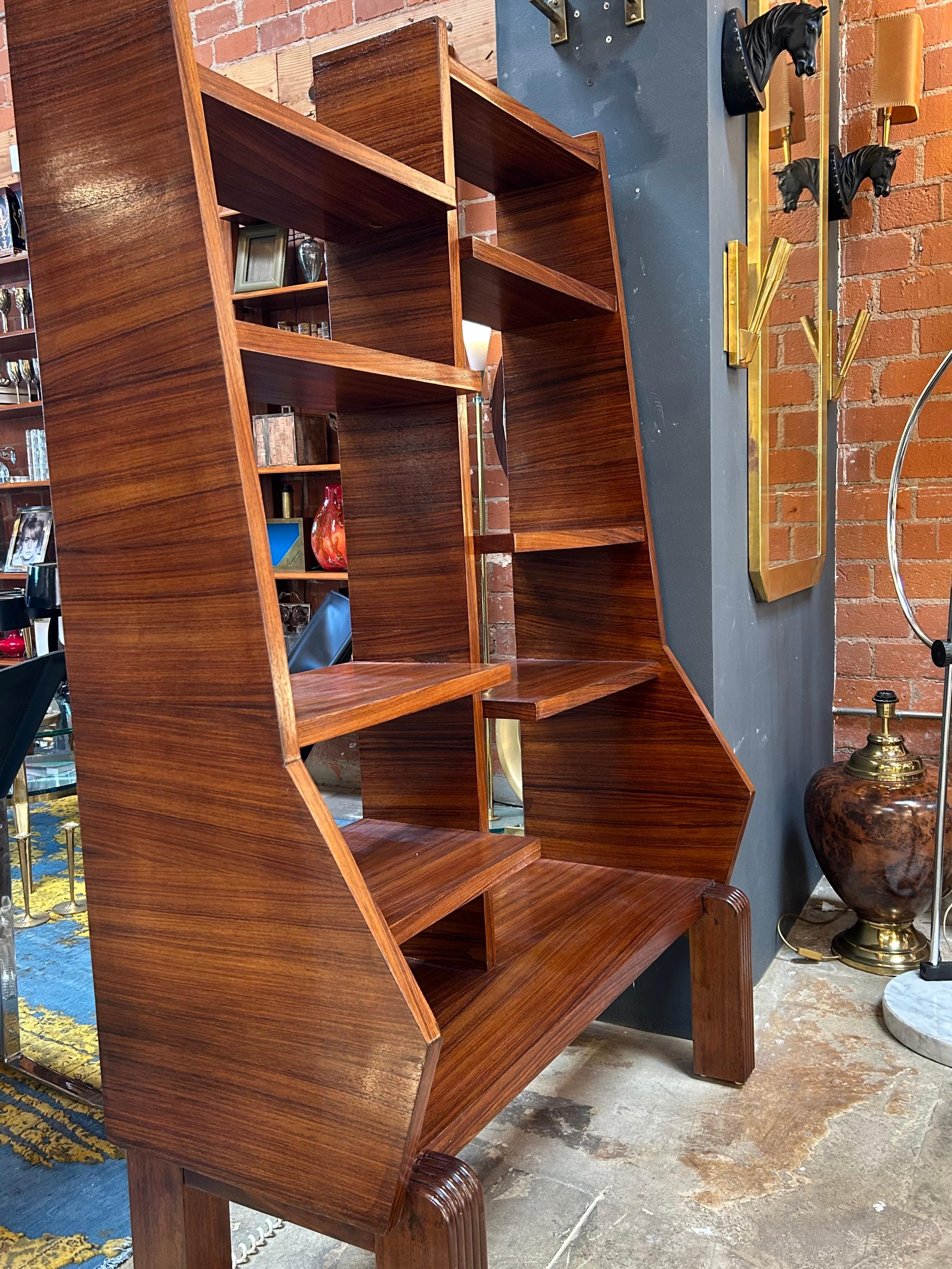 Mid-Century moderno Libreria scultorea in legno di noce di Ico Parisi del 1950 in vendita