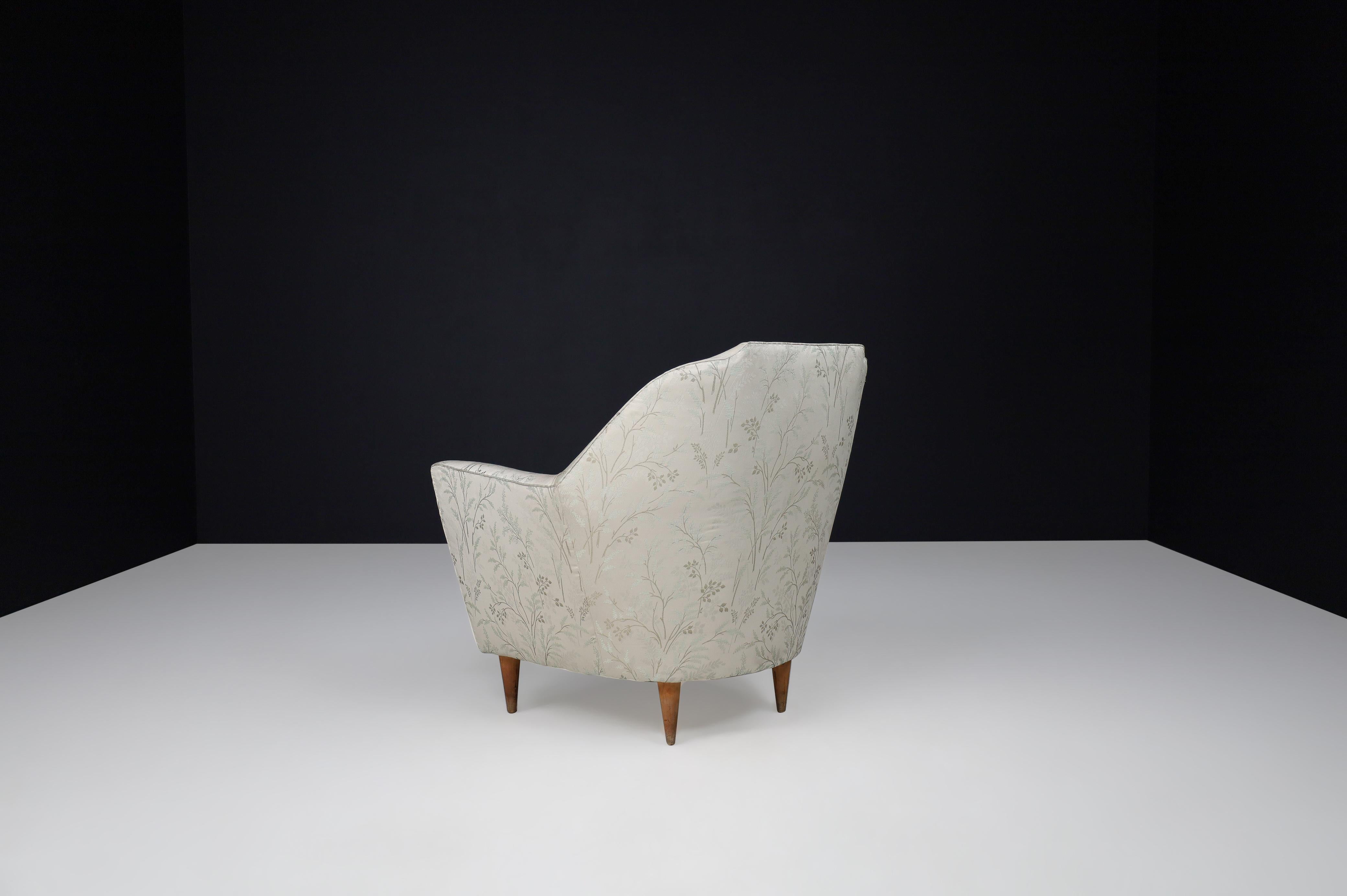 Ico Parisi-Sessel aus Stoff und konisch zulaufenden Holzbeinen, Italien 1950er Jahre    im Angebot 6