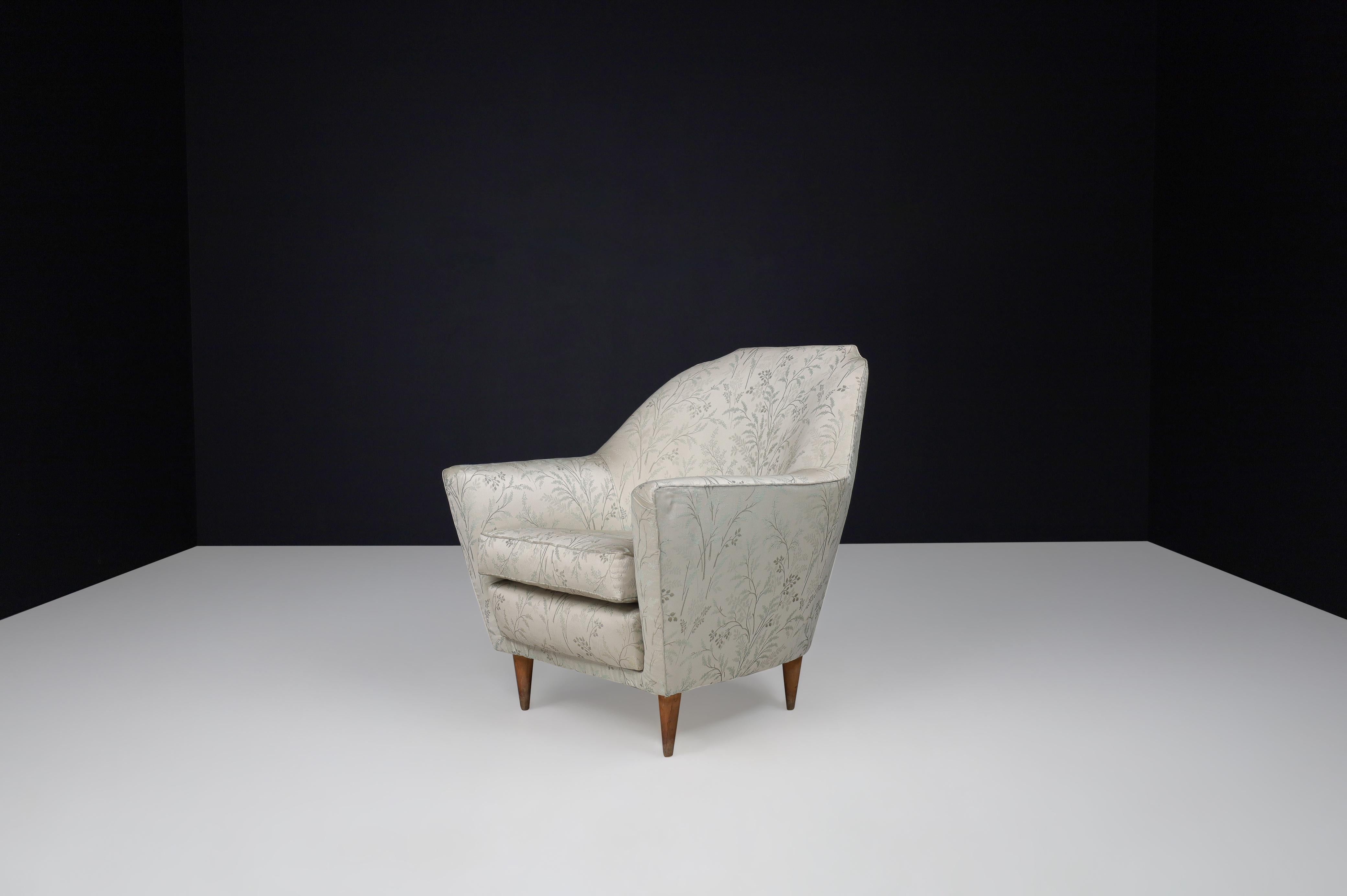 Ico Parisi-Sessel aus Stoff und konisch zulaufenden Holzbeinen, Italien 1950er Jahre    im Angebot 7