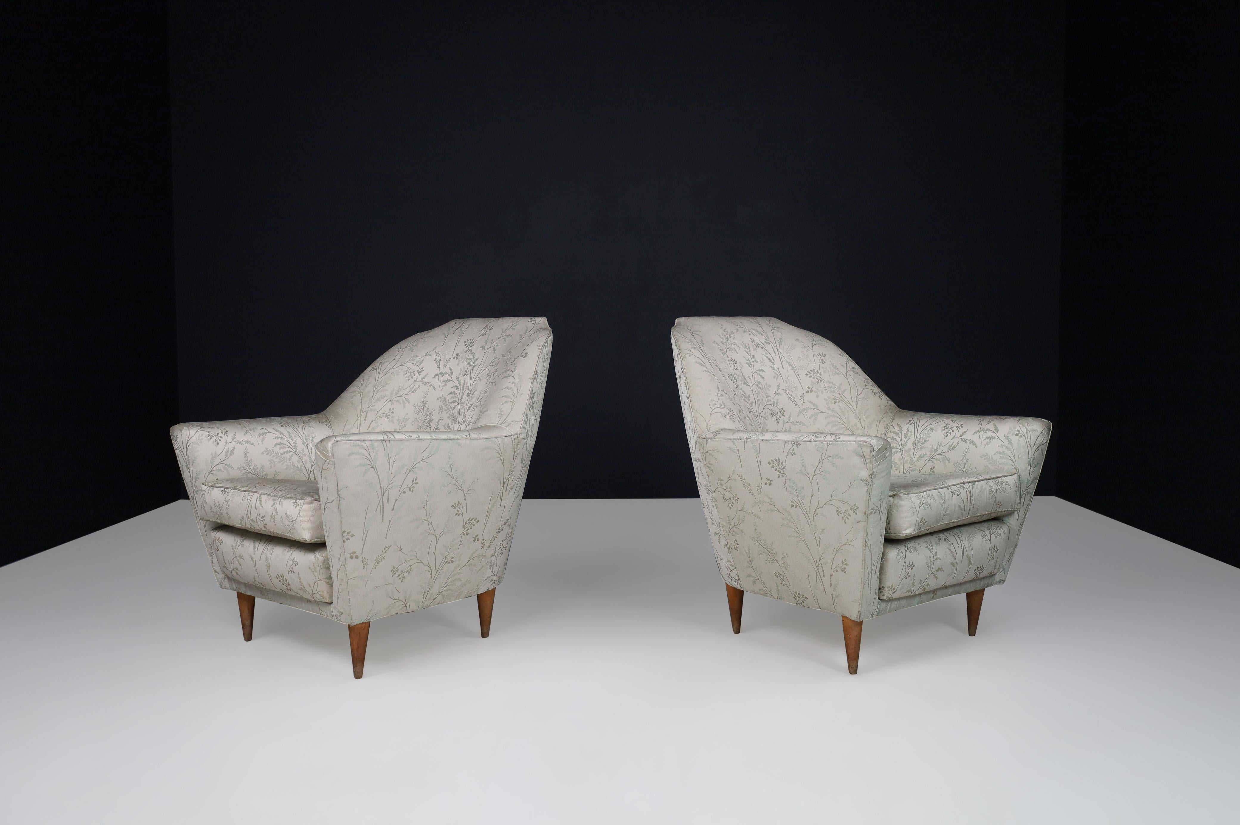 Italian Ico Parisi Armchairs in Fabric and Tapered wooden Legs, Italy 1950s For Sale