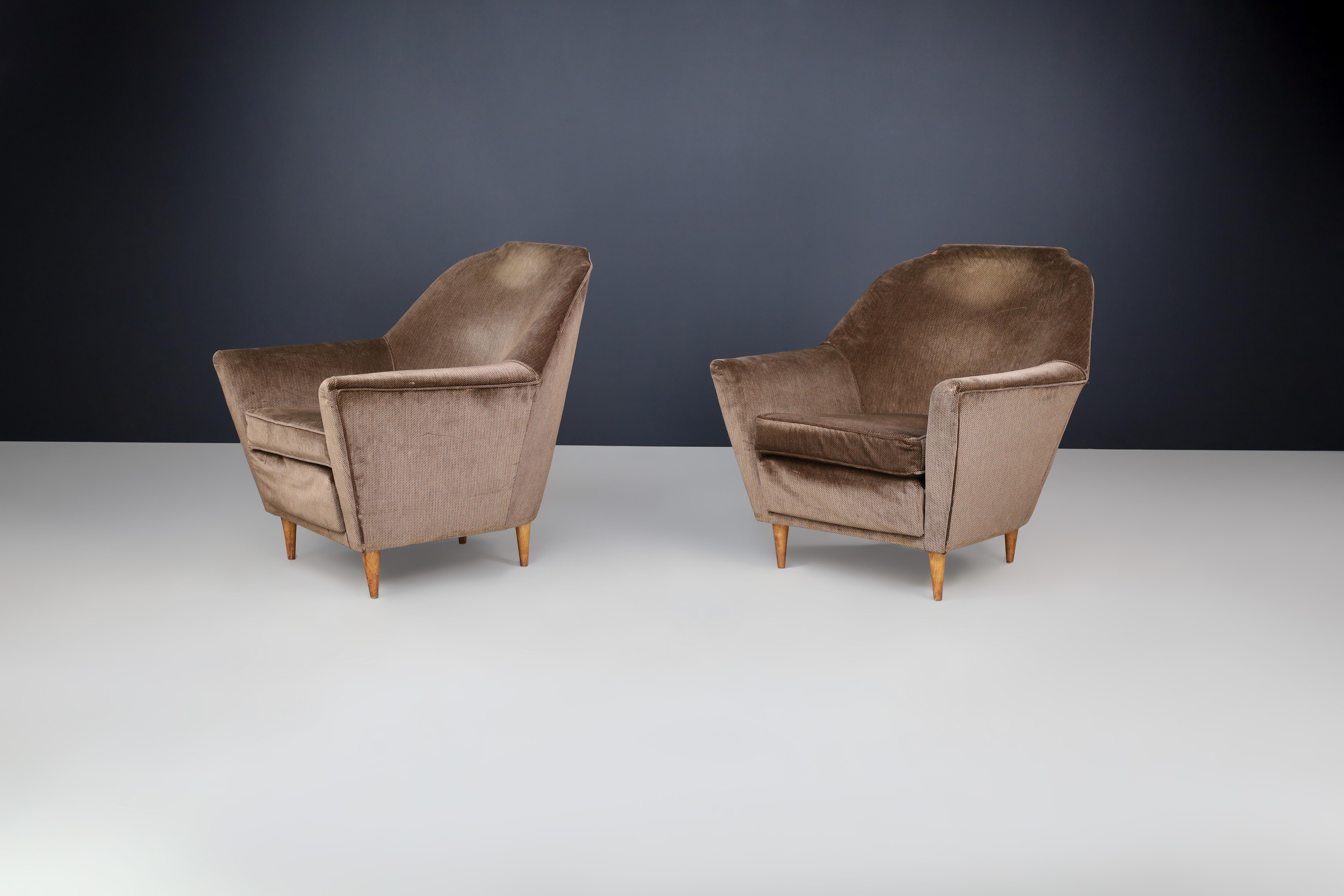 Italian Ico Parisi armchairs in fabric and tapered wooden legs, Italy 1950s For Sale