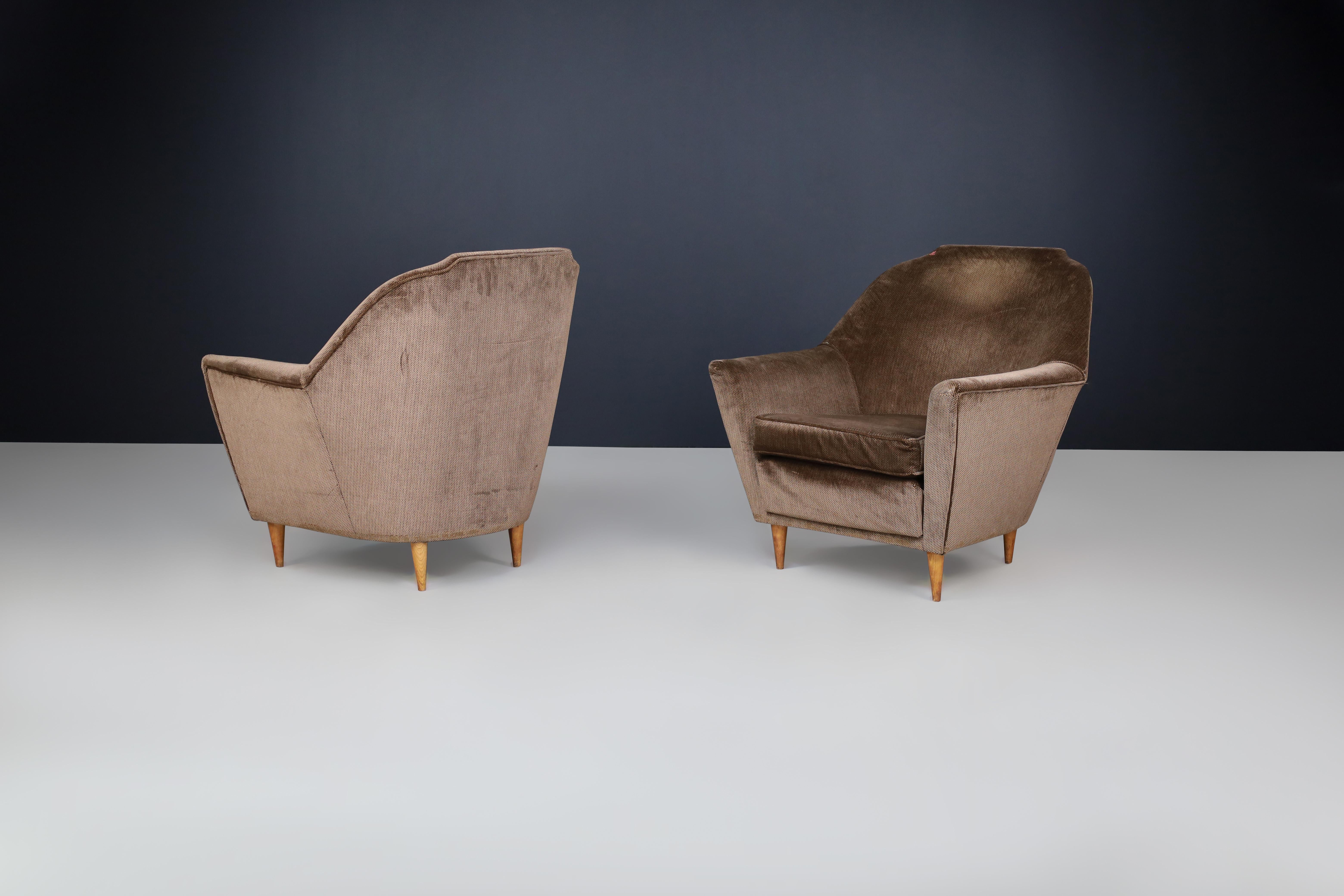 Ico Parisi armchairs in fabric and tapered wooden legs, Italy 1950s In Good Condition For Sale In Almelo, NL