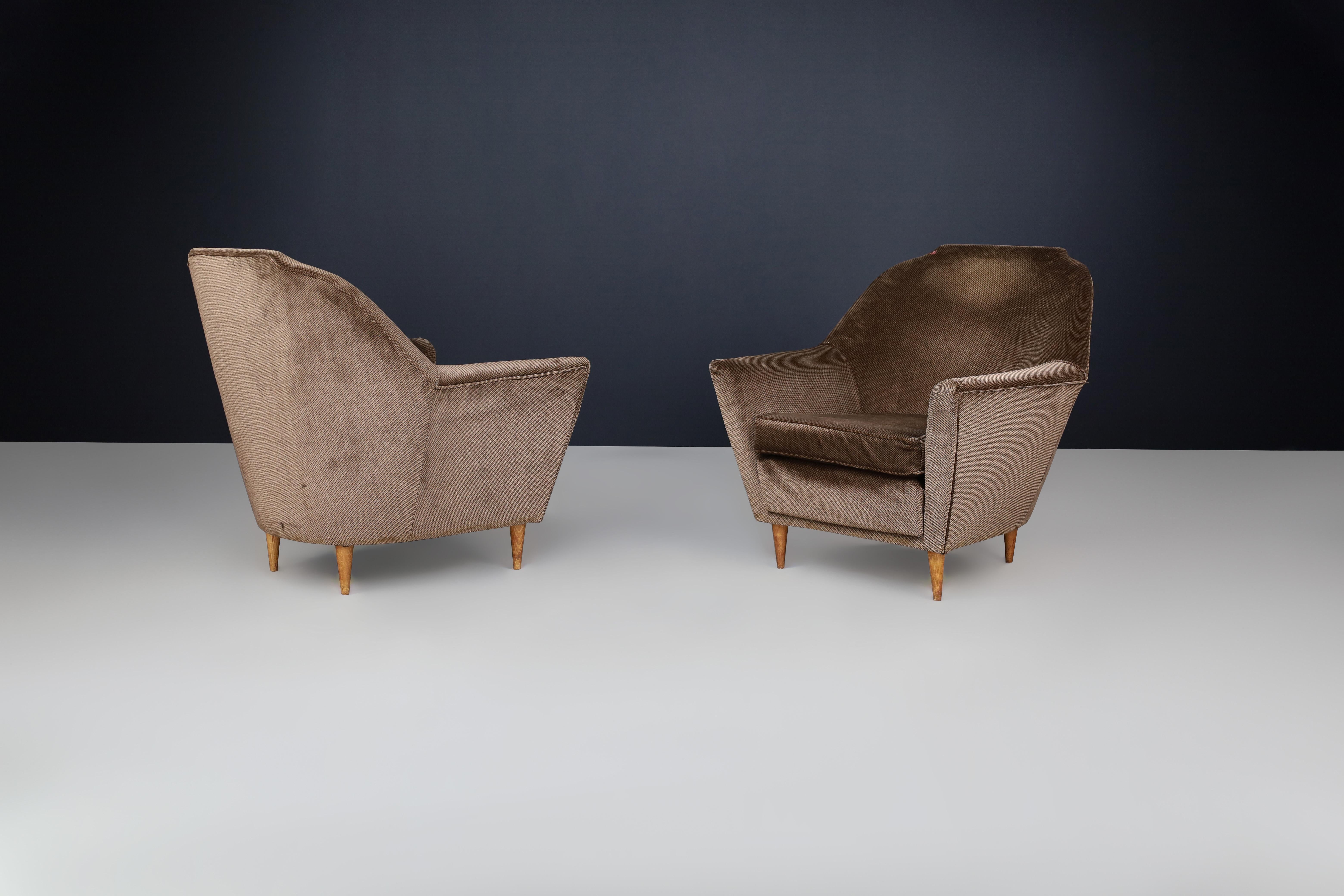 20th Century Ico Parisi armchairs in fabric and tapered wooden legs, Italy 1950s For Sale