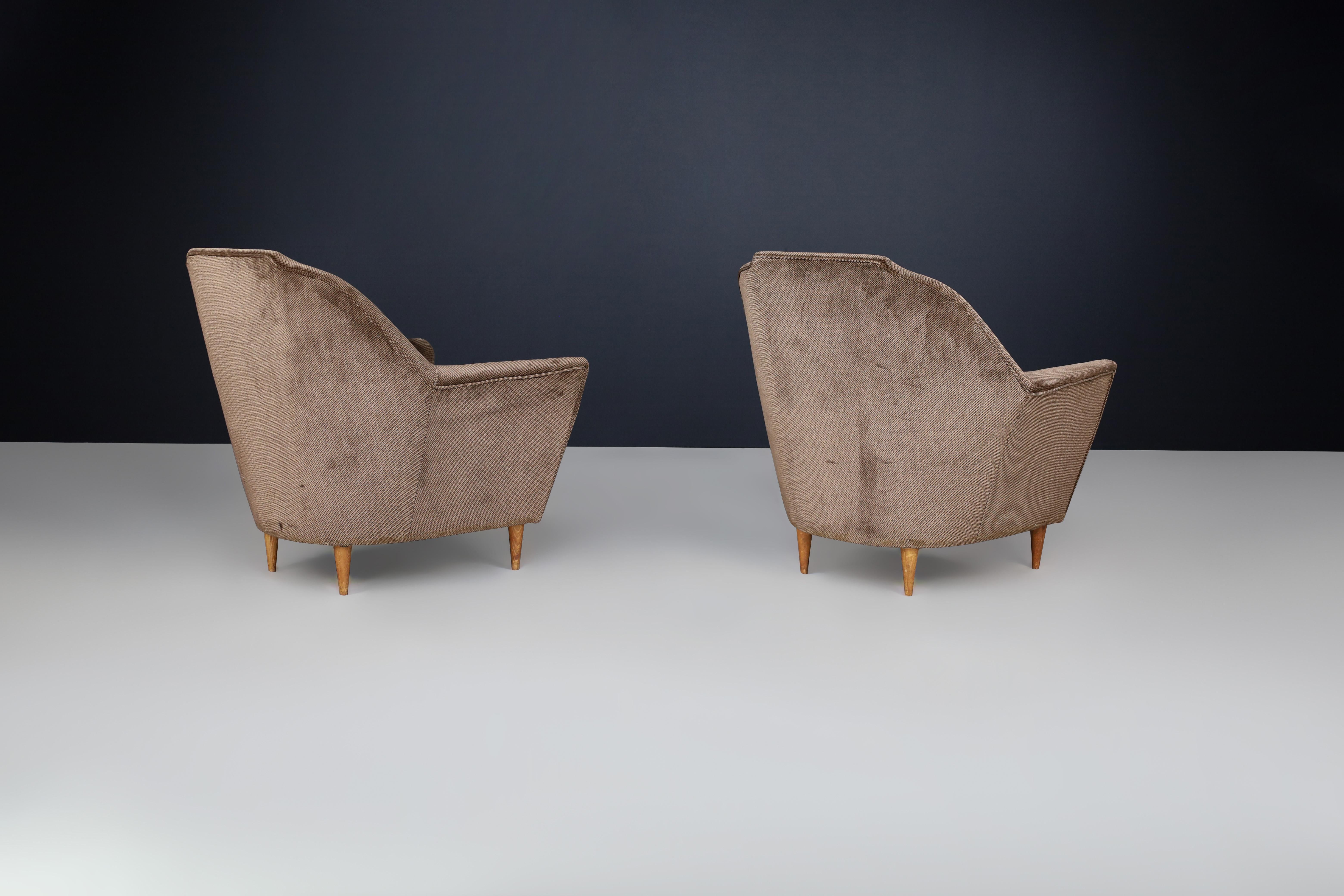 Ico Parisi armchairs in fabric and tapered wooden legs, Italy 1950s For Sale 1