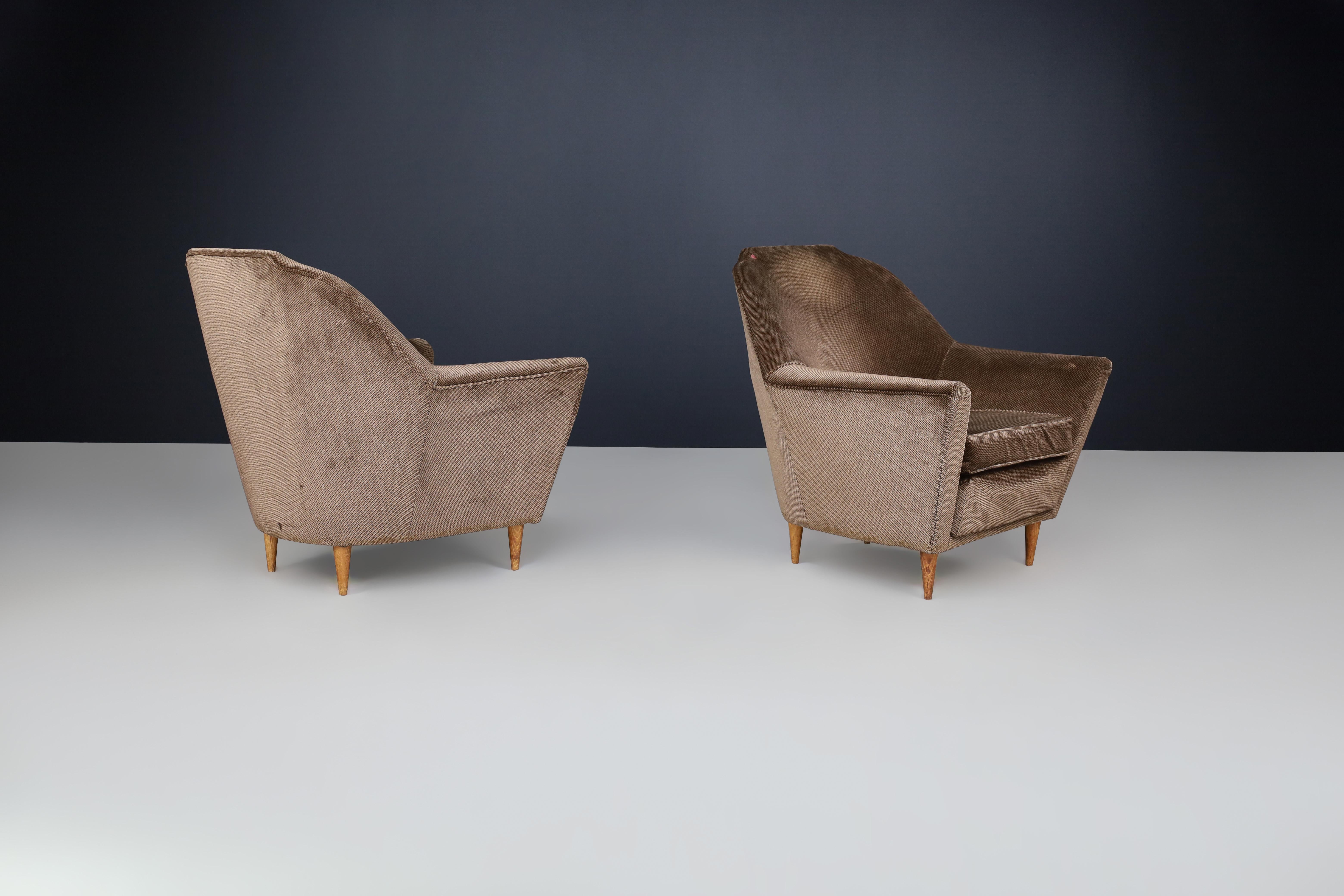 Ico Parisi armchairs in fabric and tapered wooden legs, Italy 1950s For Sale 2