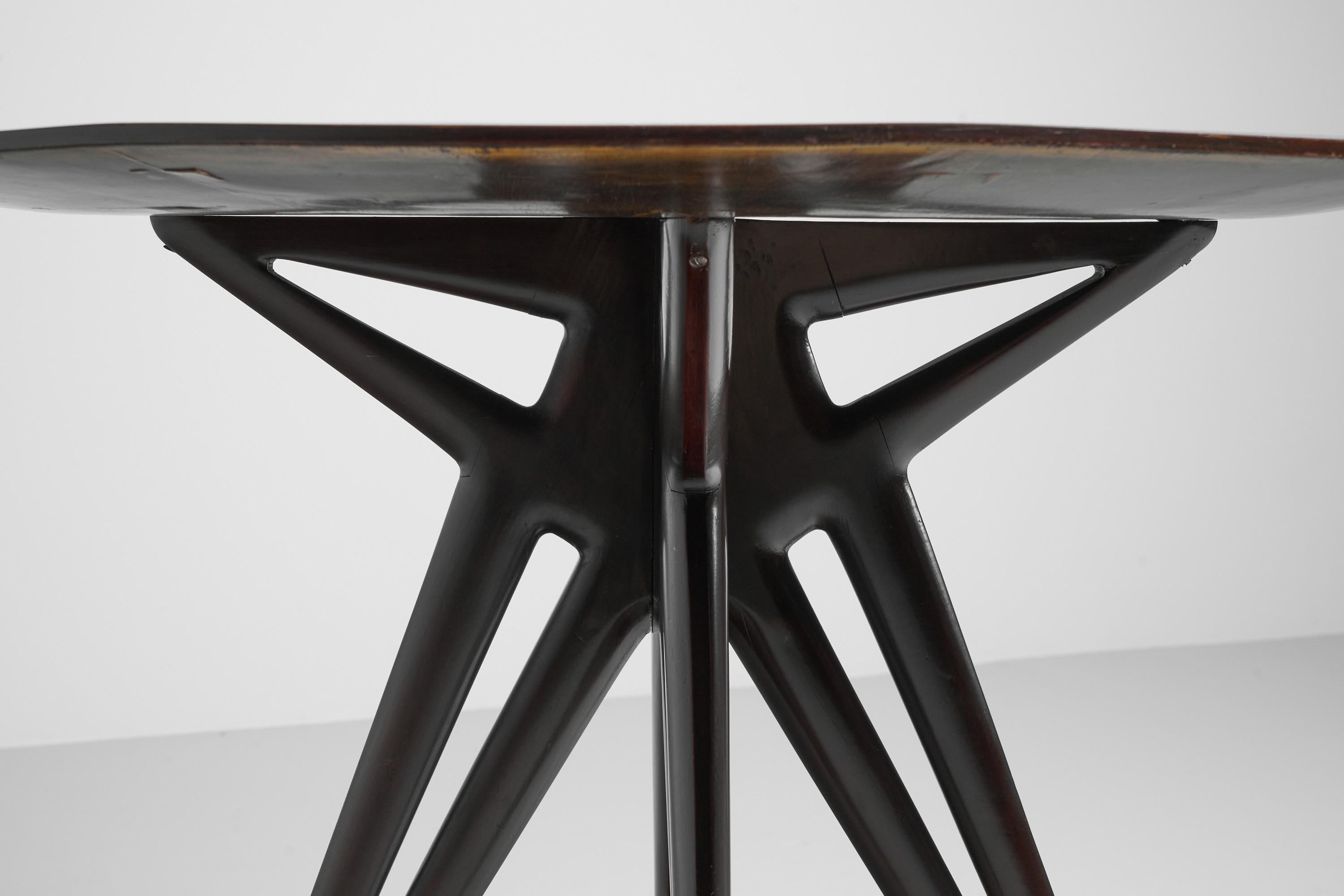 Ico Parisi Attributed Dining Table Italy 1950 In Good Condition For Sale In Roosendaal, Noord Brabant