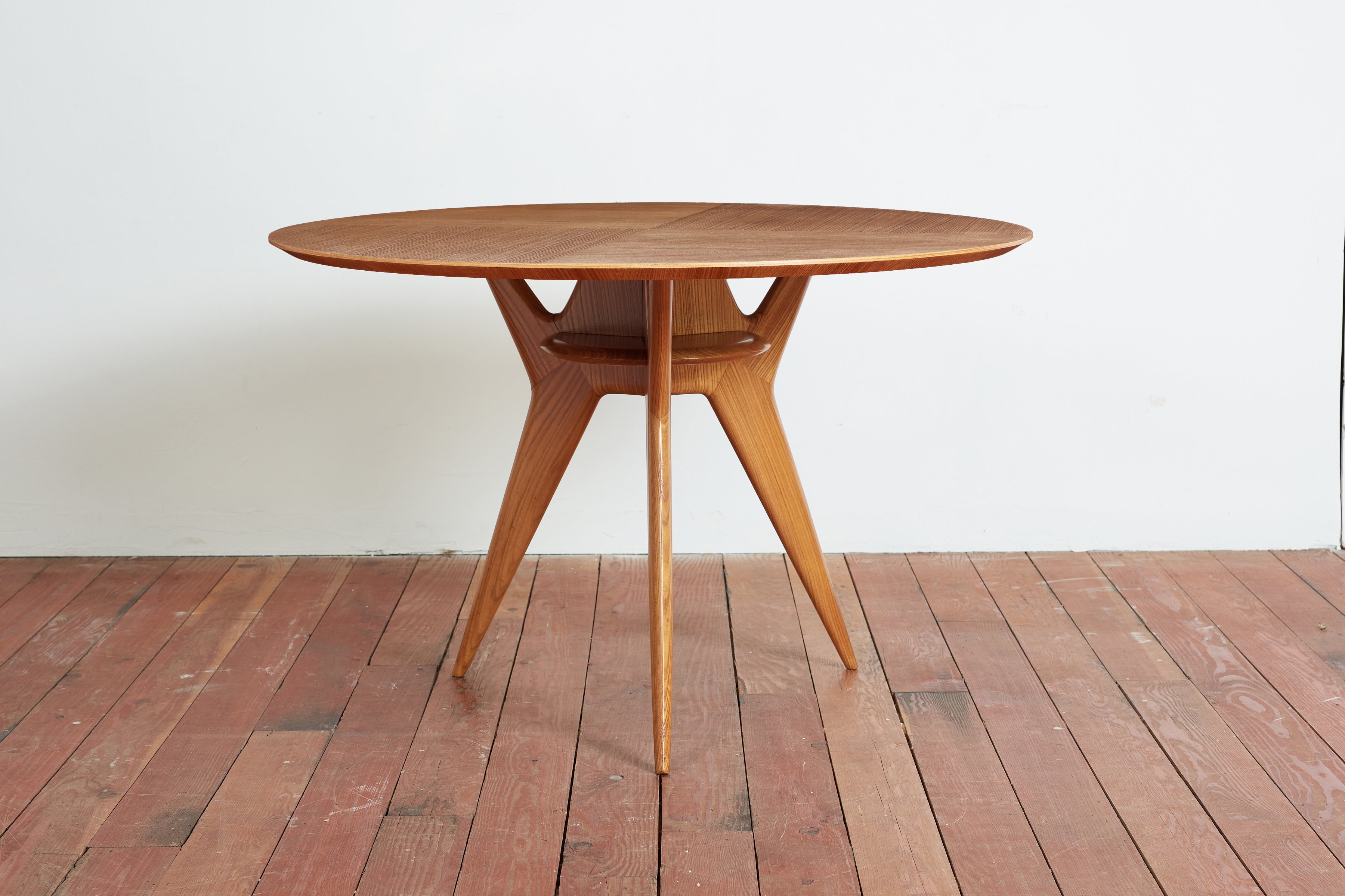 Stunning dining table attributed to Ico Parisi - Italy, 1950's 
Sculptural base with beautiful teak grain and top with directional quadrants of grain
Beautiful piece. 