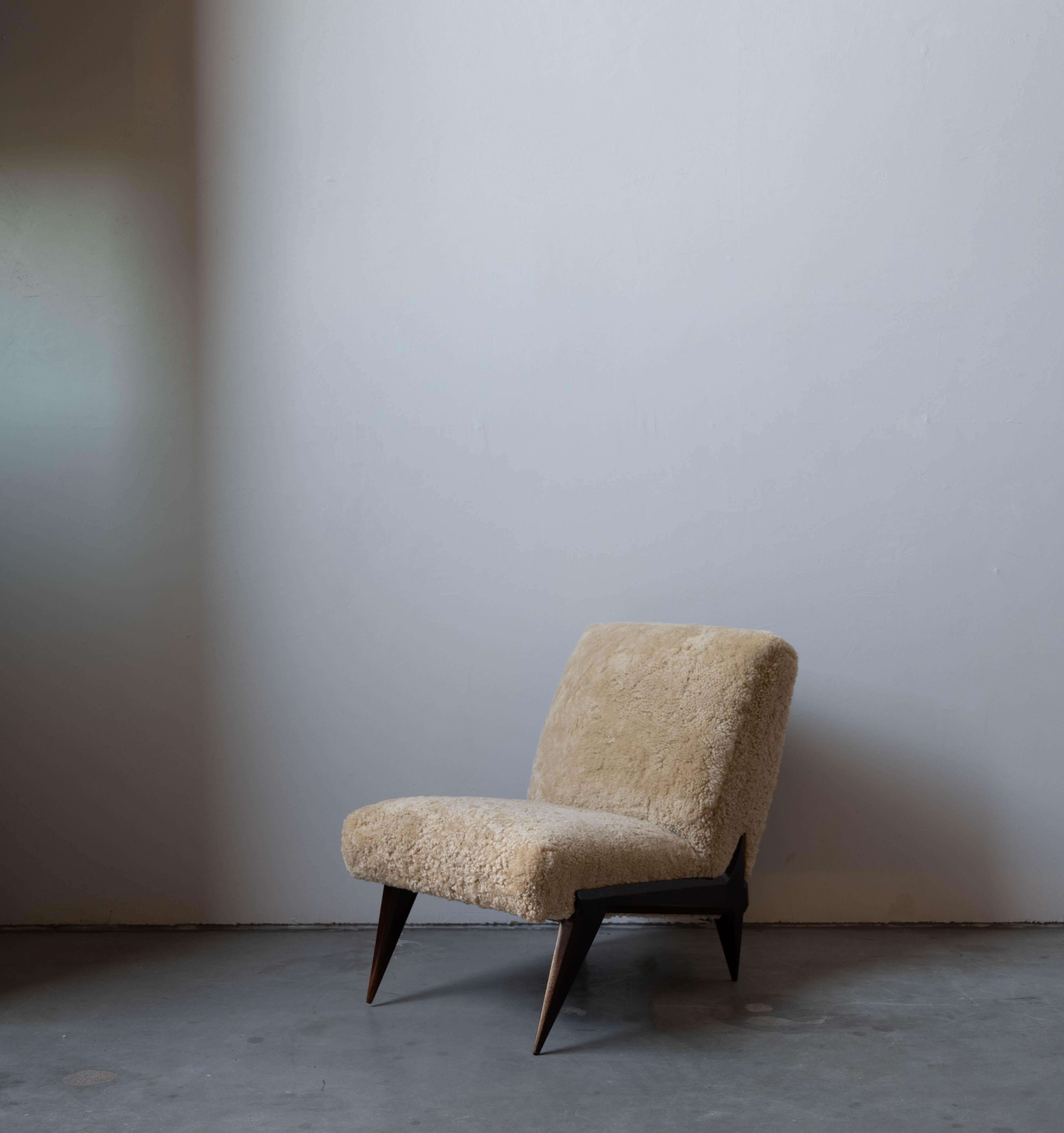 Mid-Century Modern Ico Parisi 'Attribution' Slipper Chair, Dark-Stained Wood, Shearling Italy 1950s