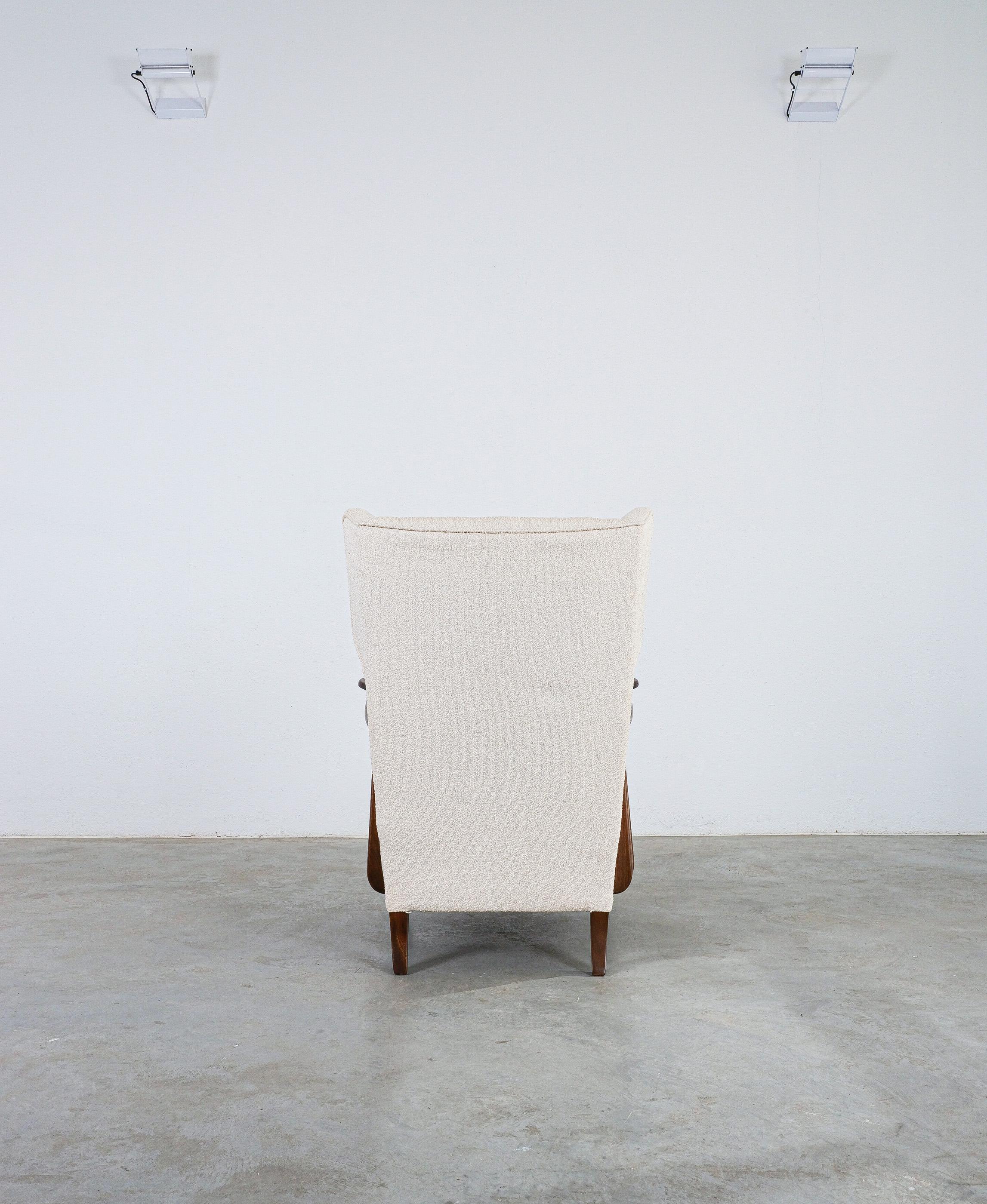 Ico Parisi Bergère Lounge Armchair Creme Bouclé Walnut, Italy 1950 In Good Condition For Sale In Vienna, AT
