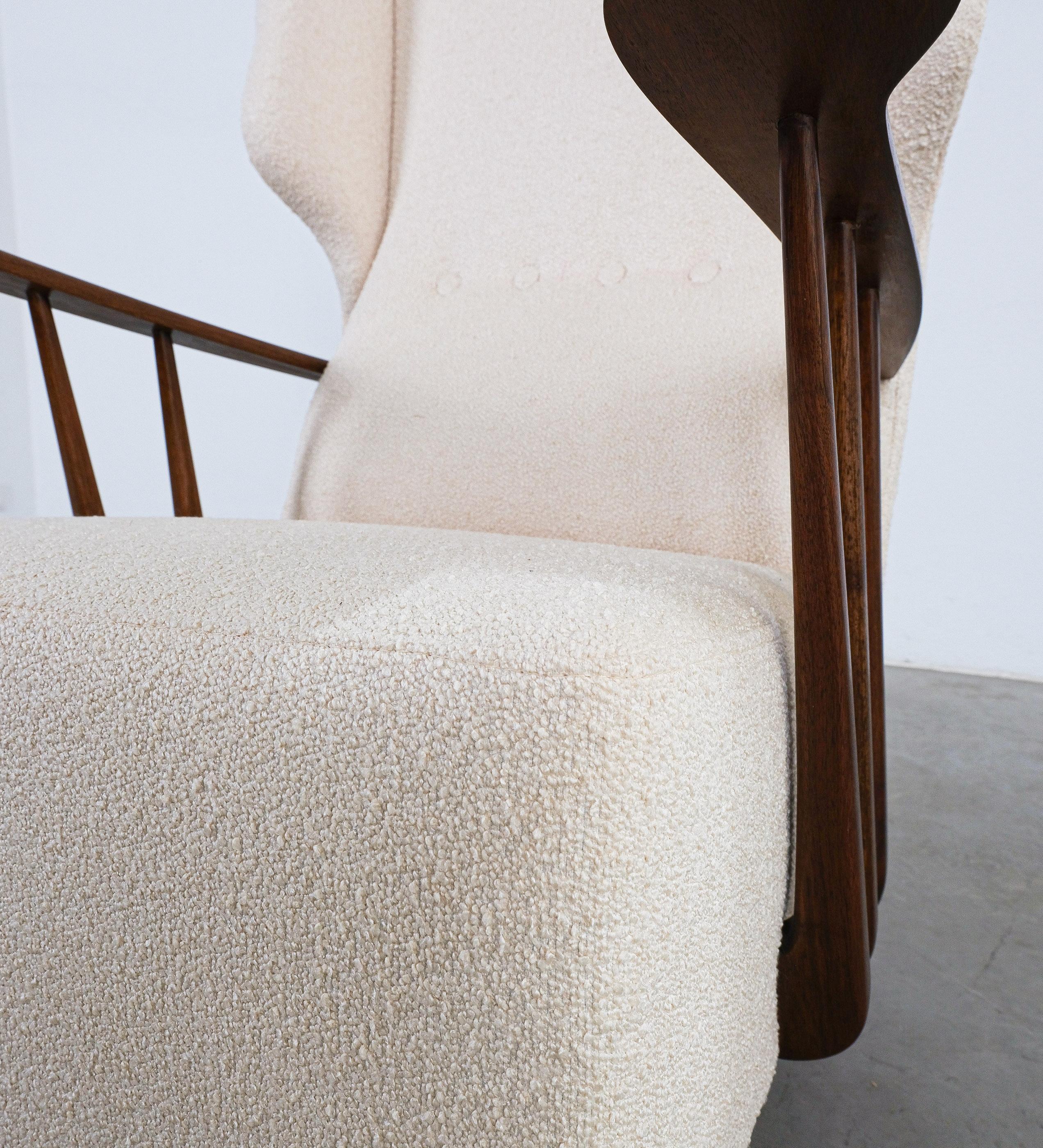 Mid-20th Century Ico Parisi Bergère Lounge Armchair Creme Bouclé Walnut, Italy 1950 For Sale