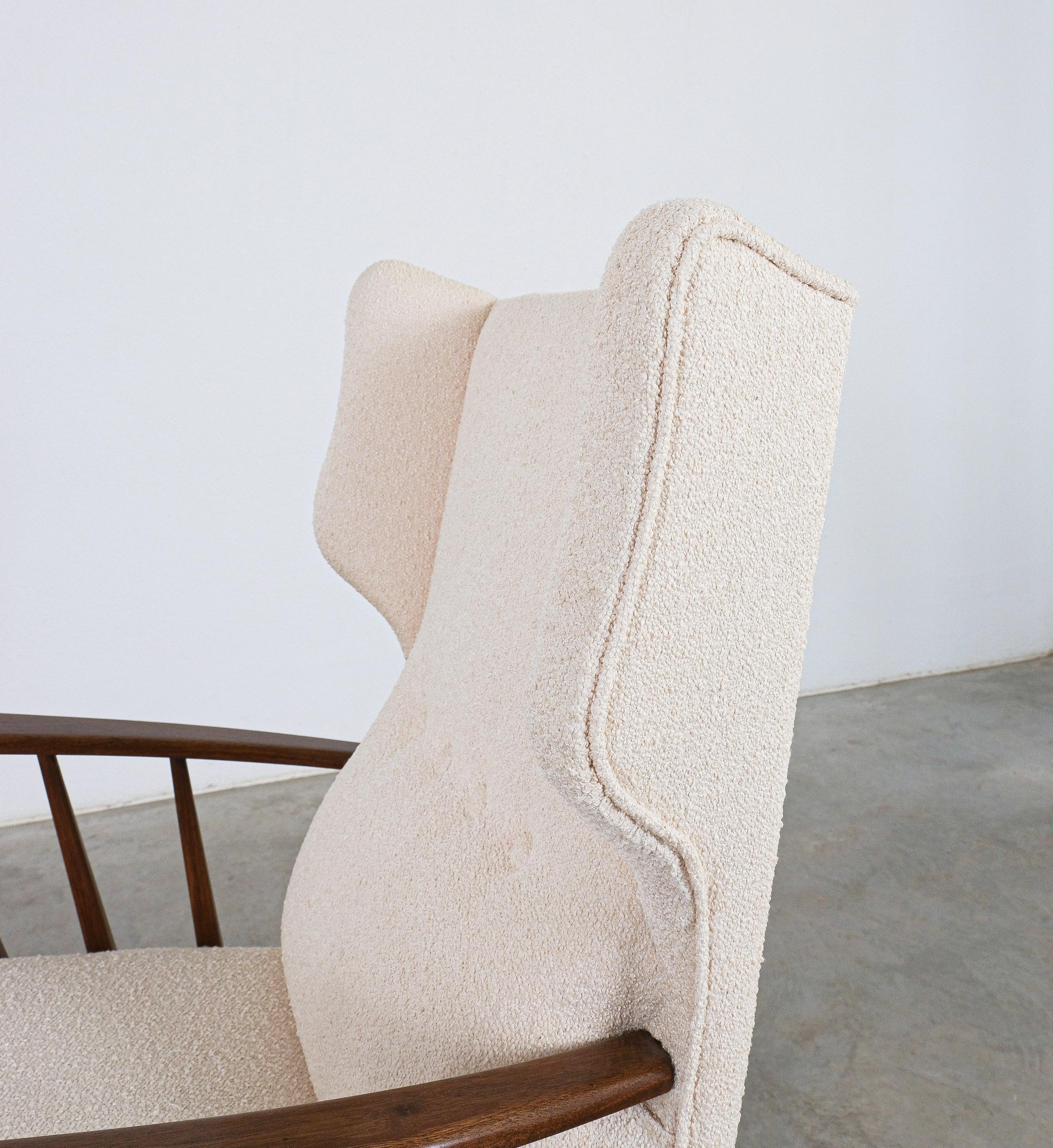 Ico Parisi Bergère Lounge Armchair Creme Bouclé Walnut, Italy 1950 For Sale 1