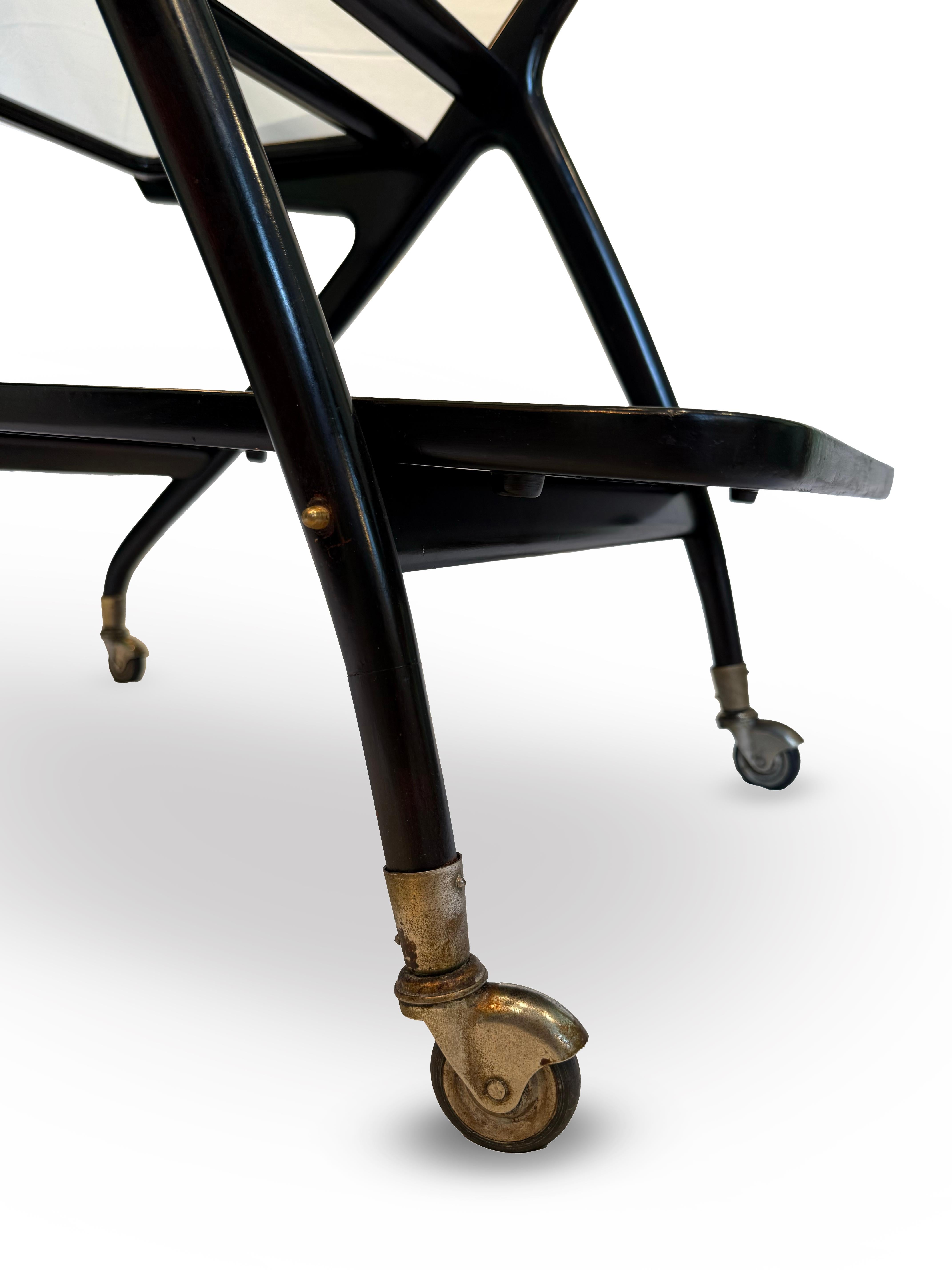 italien Ico Parisi Chariot à boissons pour bar en bois et verre laqué noir Angelo De Baggis en vente