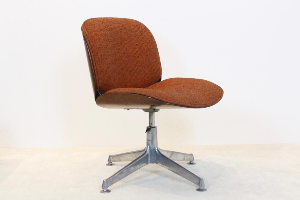 Office swivel chair designed by Ico Parisi and produced by M.I.M. (Mobili Italiani Moderni) Roma, Italy, 1960s. Curved Walnut plywood frame and original orange-brown upholstery with four star Aluminium legs. The chair is in good original condition