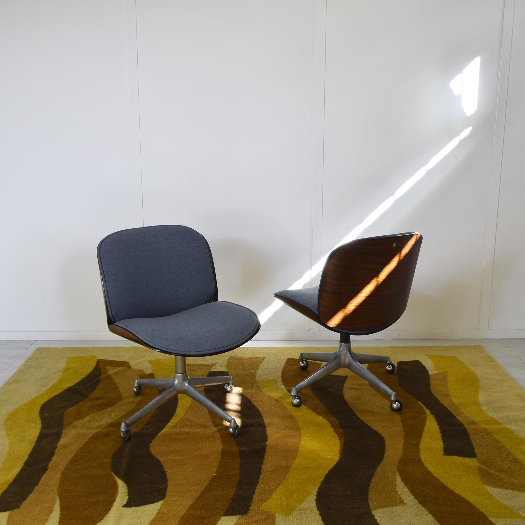 Sedie in legno curvato e tessuto con base in acciaio girevoli designer Ico Parisi per Mim (Roma) prod. Italia 1970

Possibilità di acquisto singolo