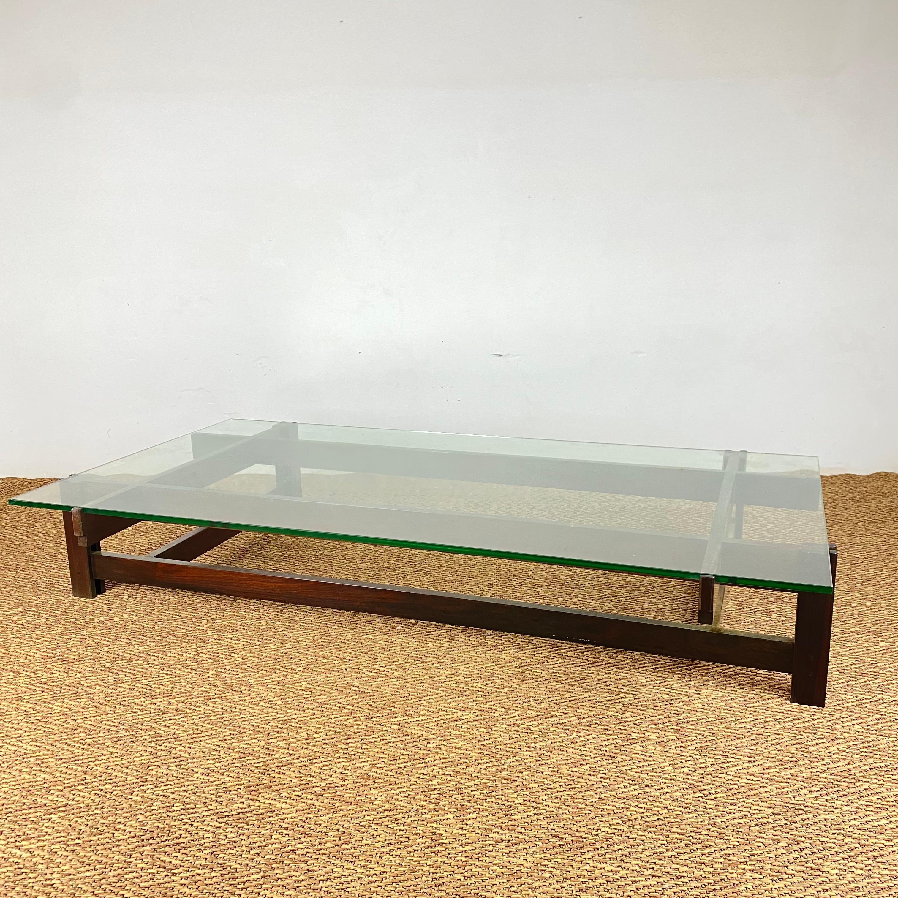 Spectacular rationalist solid palisander wood coffee table, designed by Ico Parisi in the early 1960s and produced by Cassina, signed below.
The object is in perfect condition with some small signs of aging given by its 60 years of life, as shown