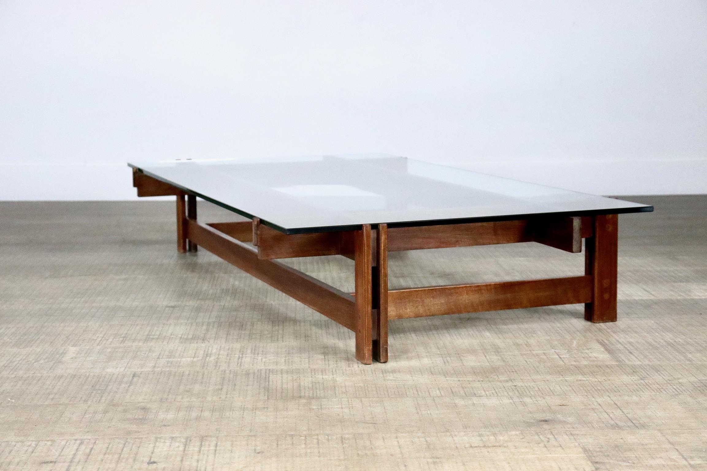 Beautiful coffee table model 751 designed by Ico Parisi and manufactured by Cassina, Italy 1961. The table features a solid rosewood frame and glass top.The table is in stunning original condition, hard to find piece by Ico Parisi and documented in