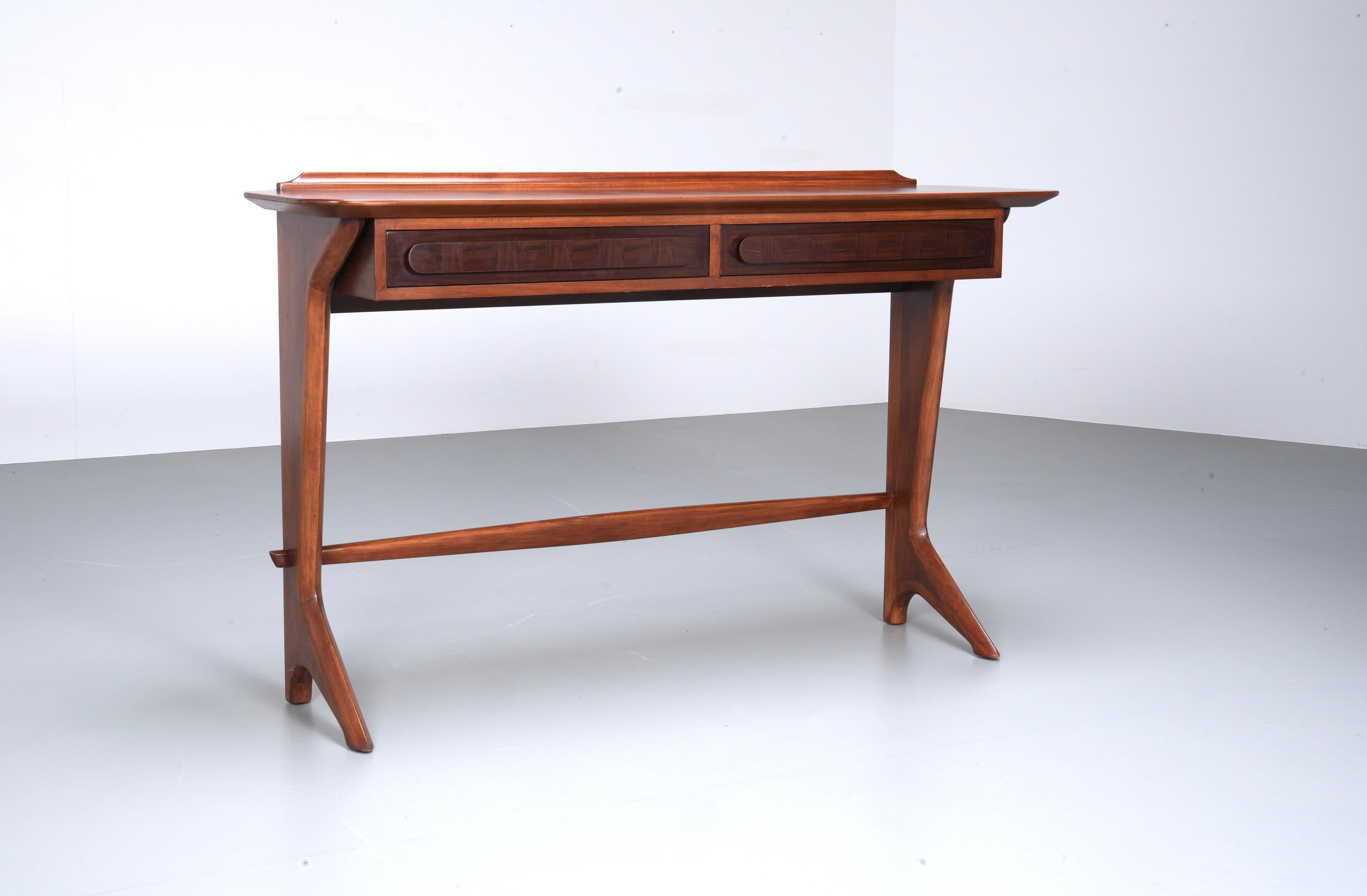 Beautifully executed console by Ico Parisi in different sorts of wood, predominantly walnut. The shapes and proportions make this console really stand out from the rest. Its legs and feet, the color of the wood and all the details that we know so