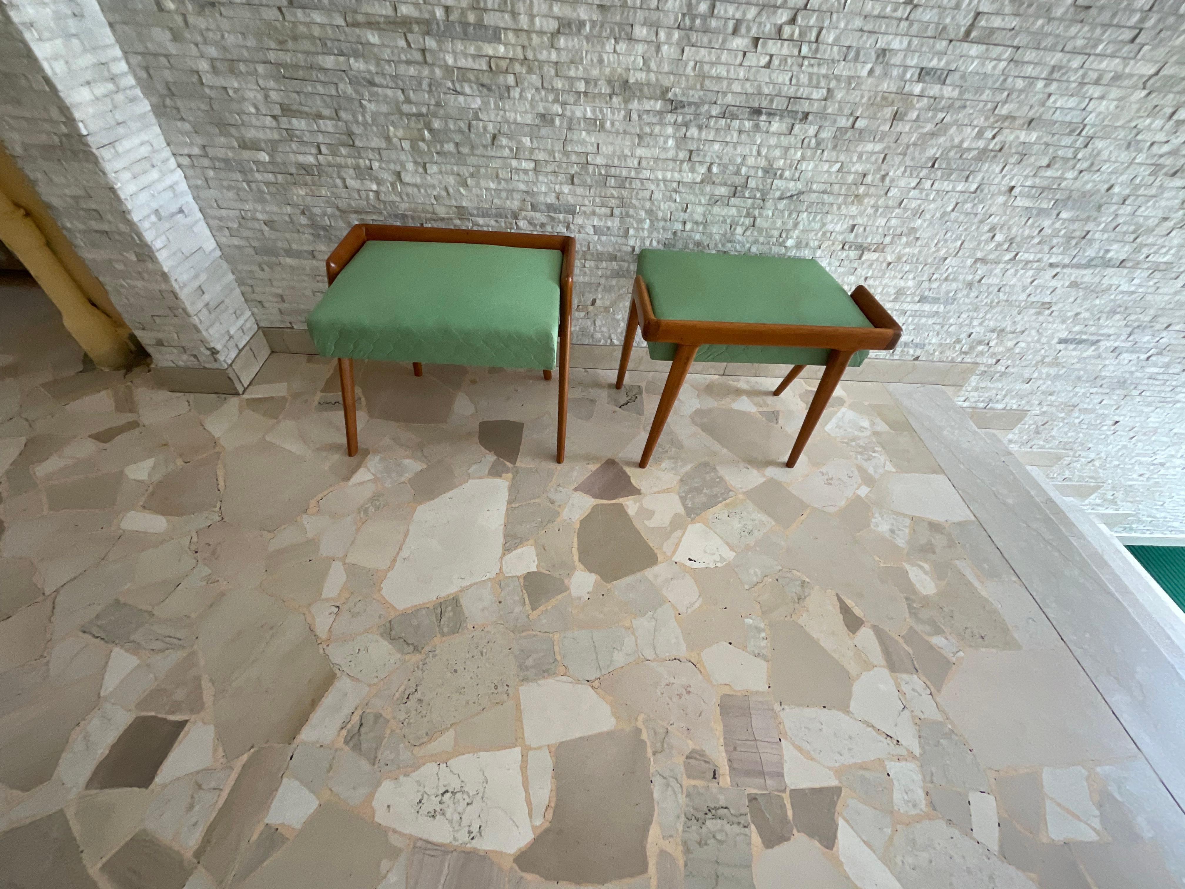ICO PARISI - Coppia di panchette in ciliegio imbottitura originale ieco pelle im Zustand „Gut“ im Angebot in Milano, IT