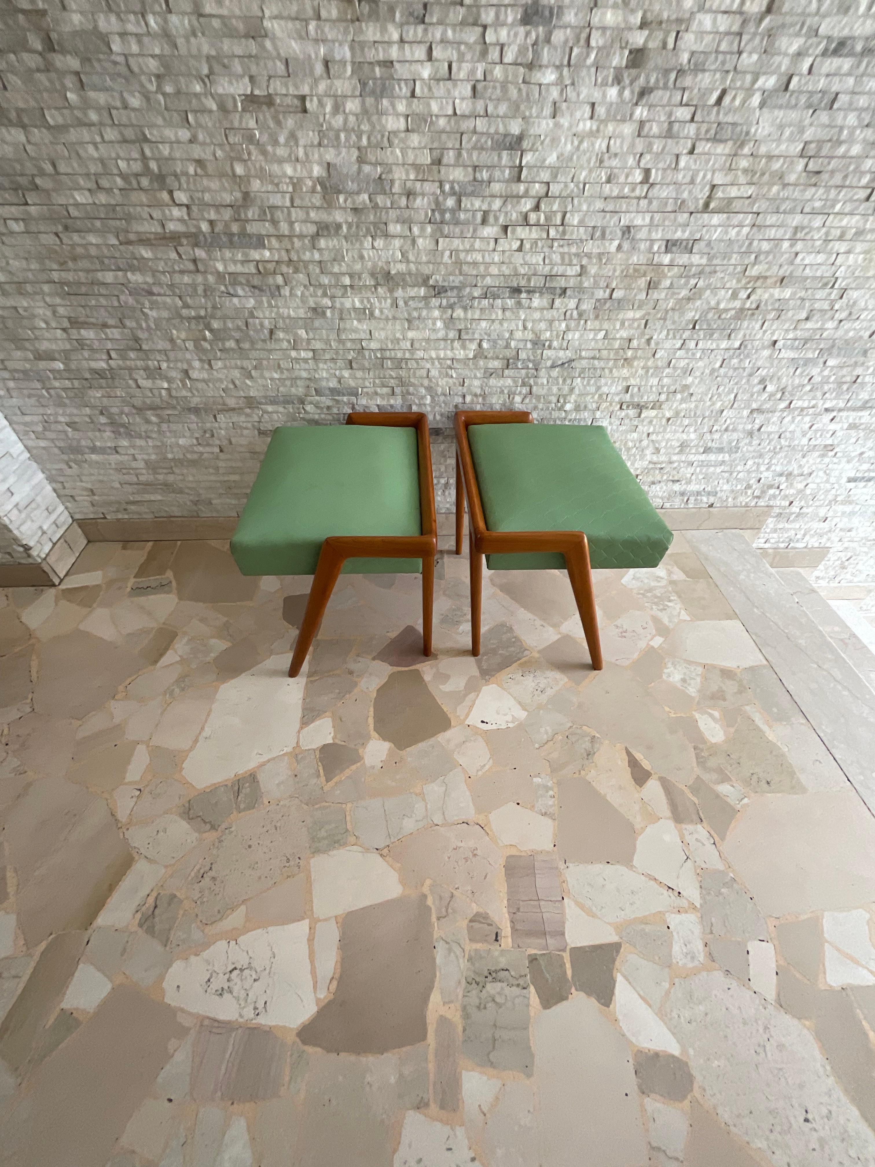 ICO PARISI - Coppia di panchette in ciliegio imbottitura originale ieco pelle (Kunstleder) im Angebot