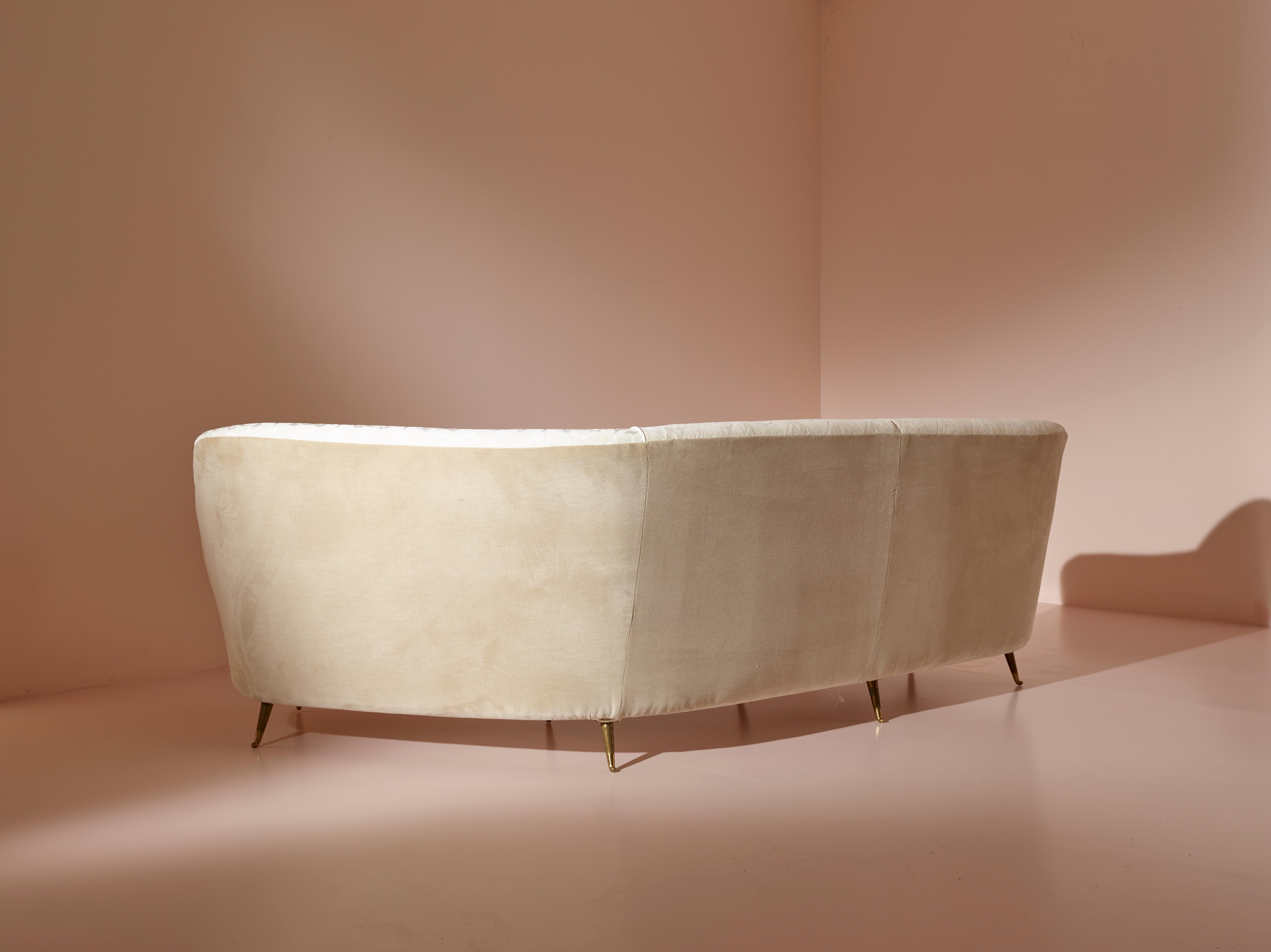 Ico Parisi Curved fabric sofa with brass legs by Isa Bergamo, Italy, 1950s For Sale 3